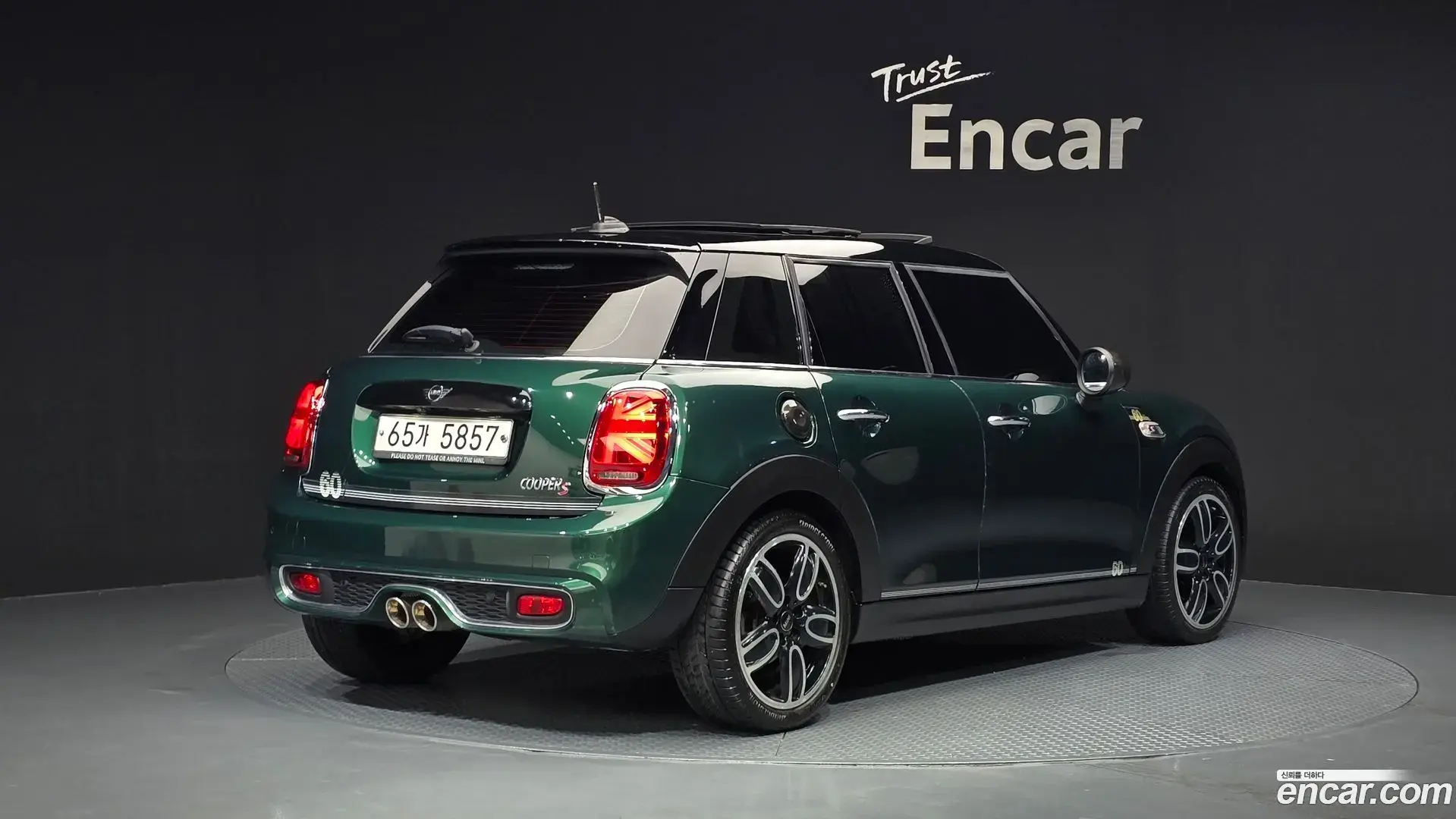 Main__Slider__Photo:Cooper Mini 2018.7-1