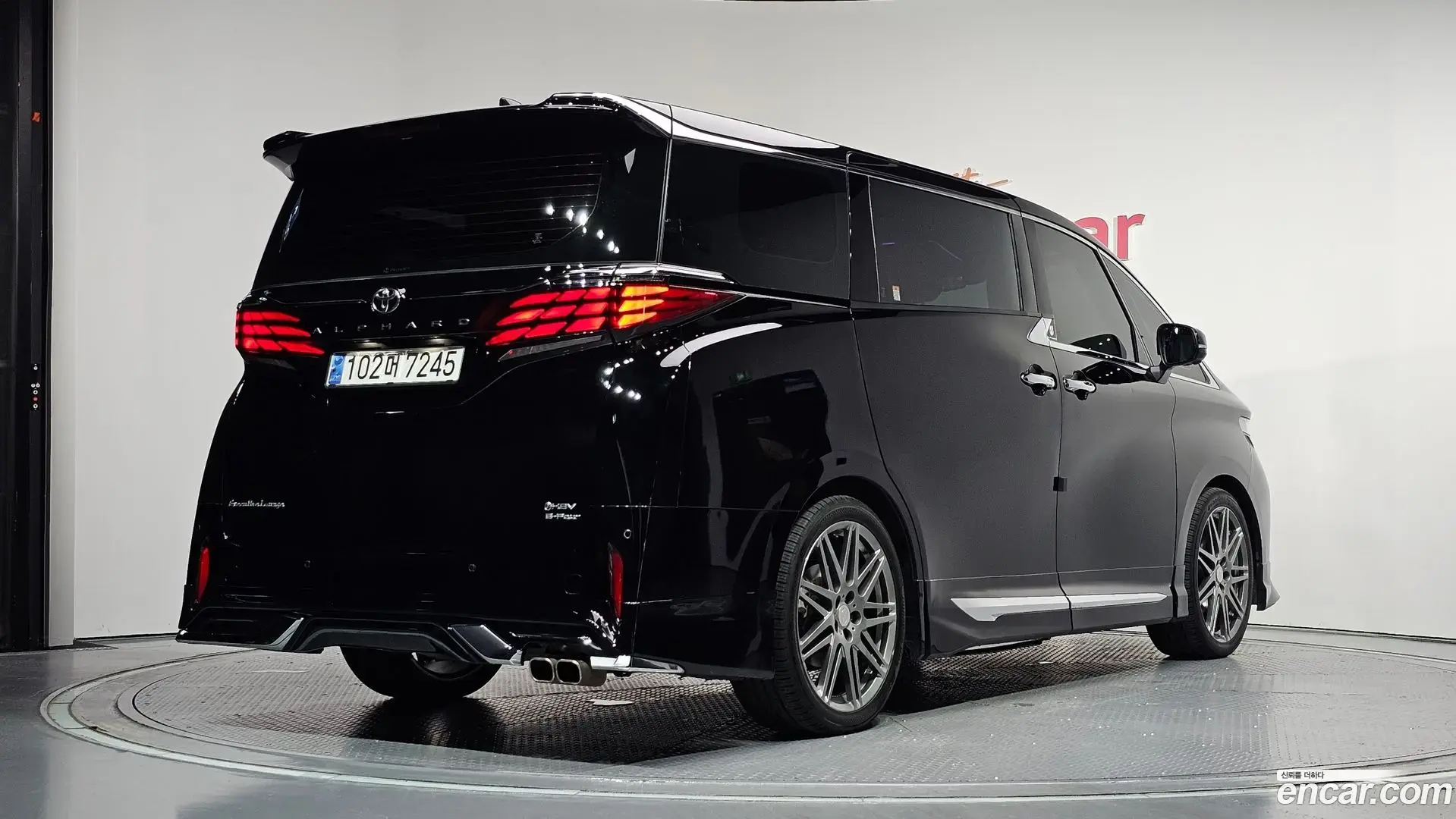 Main__Slider__Photo:Alphard Toyota 2023.8-1