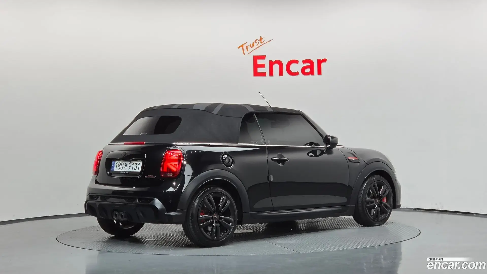 Main__Slider__Photo:Cooper Convertible Mini 2022.6-1