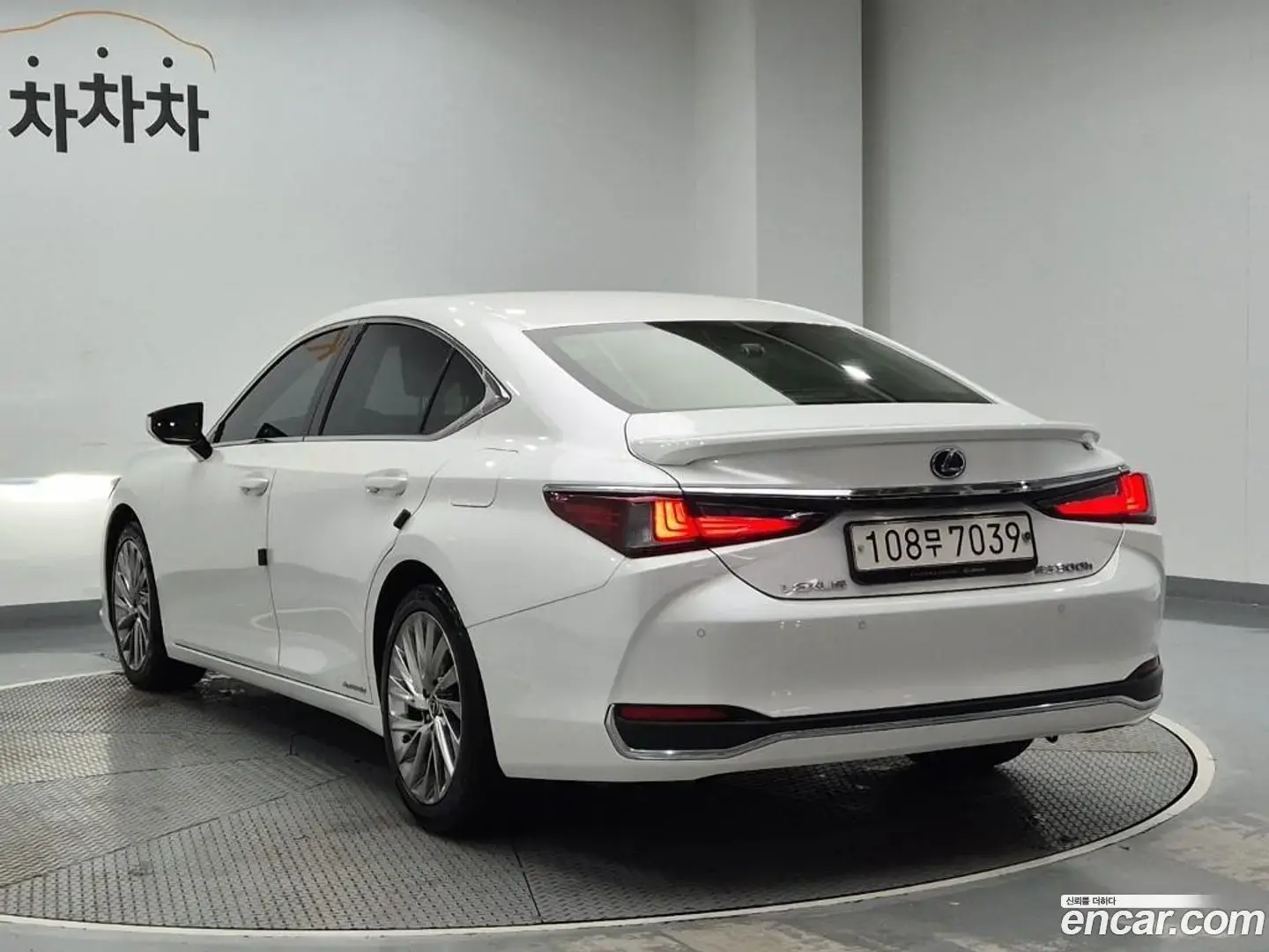Main__Slider__Photo:ES Lexus 2020.8-1