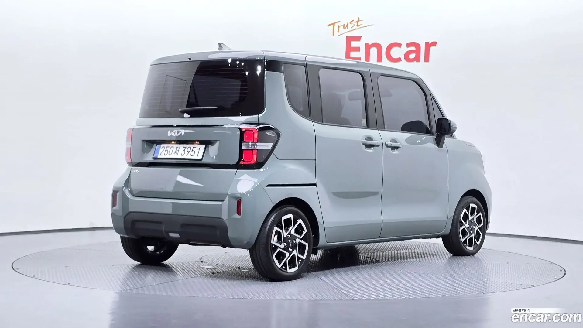 Main__Slider__Photo:RAY Kia 2026.7-1
