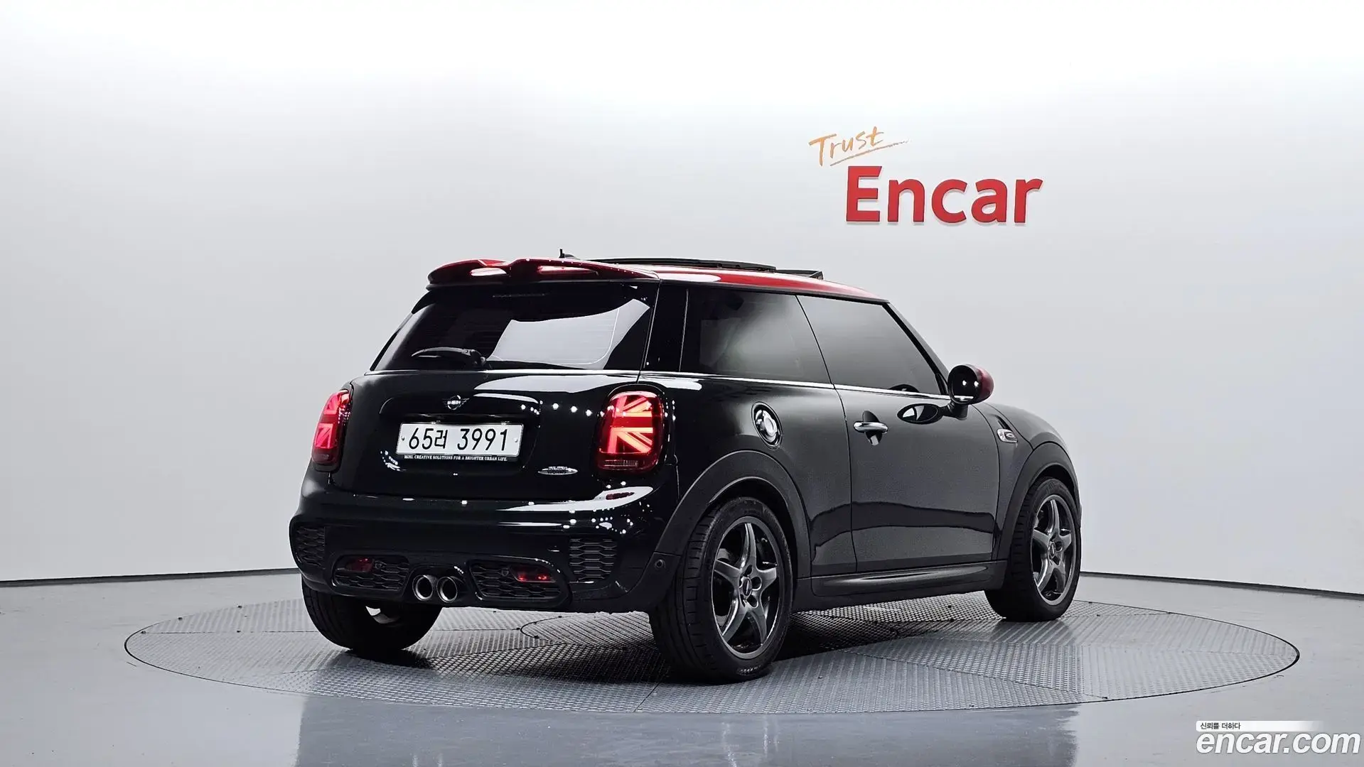 Main__Slider__Photo:Cooper Mini 2019.2-1