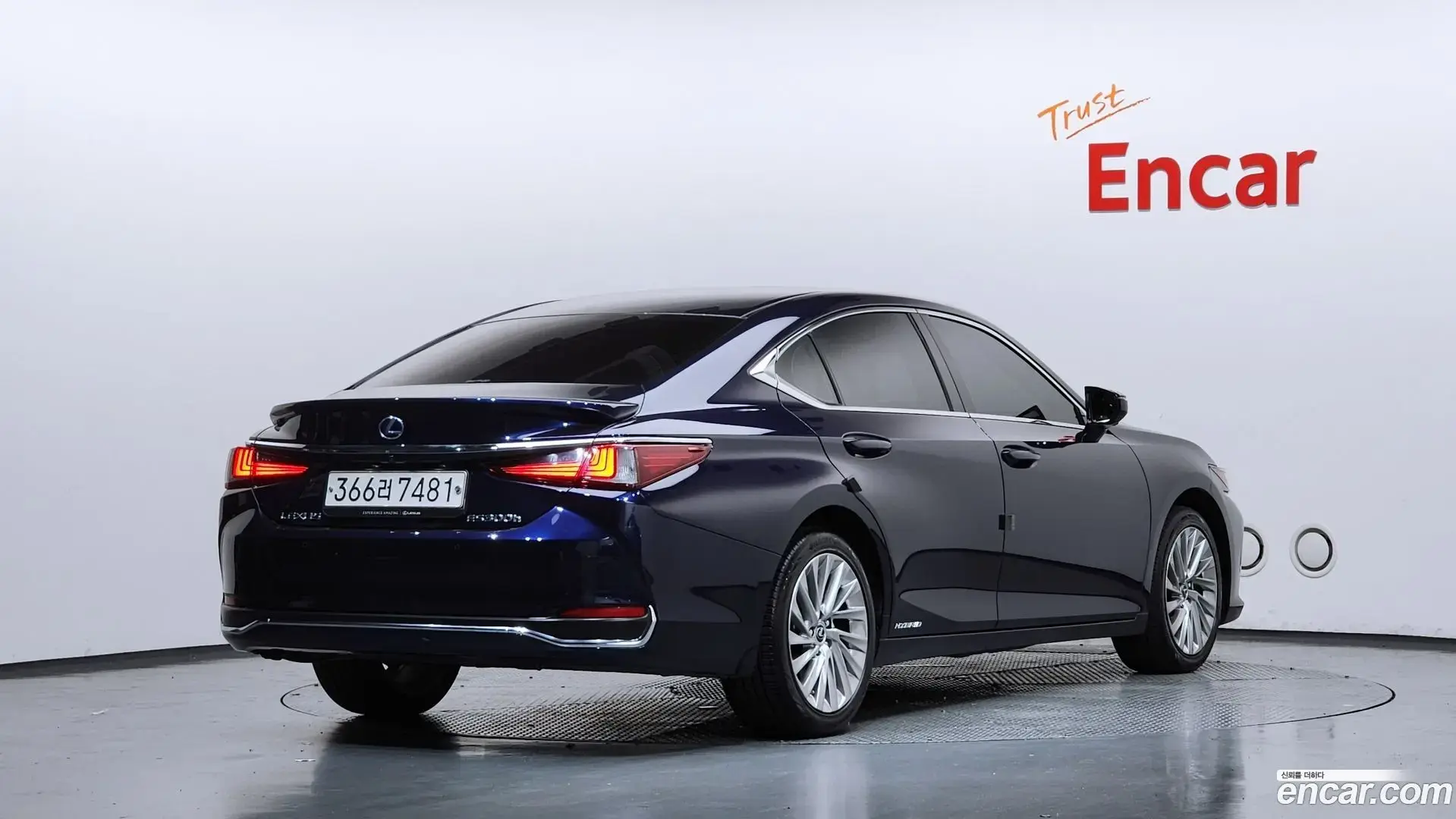Main__Slider__Photo:ES Lexus 2022.0-1