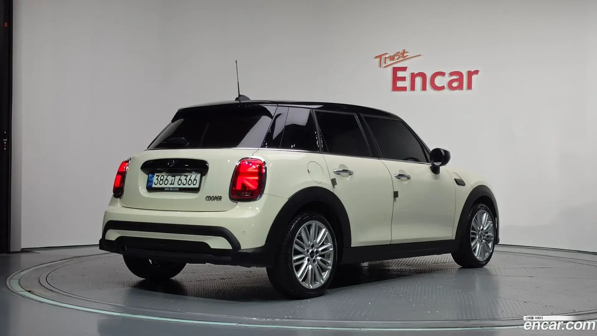 Main__Slider__Photo:Cooper Mini 2021.7-1