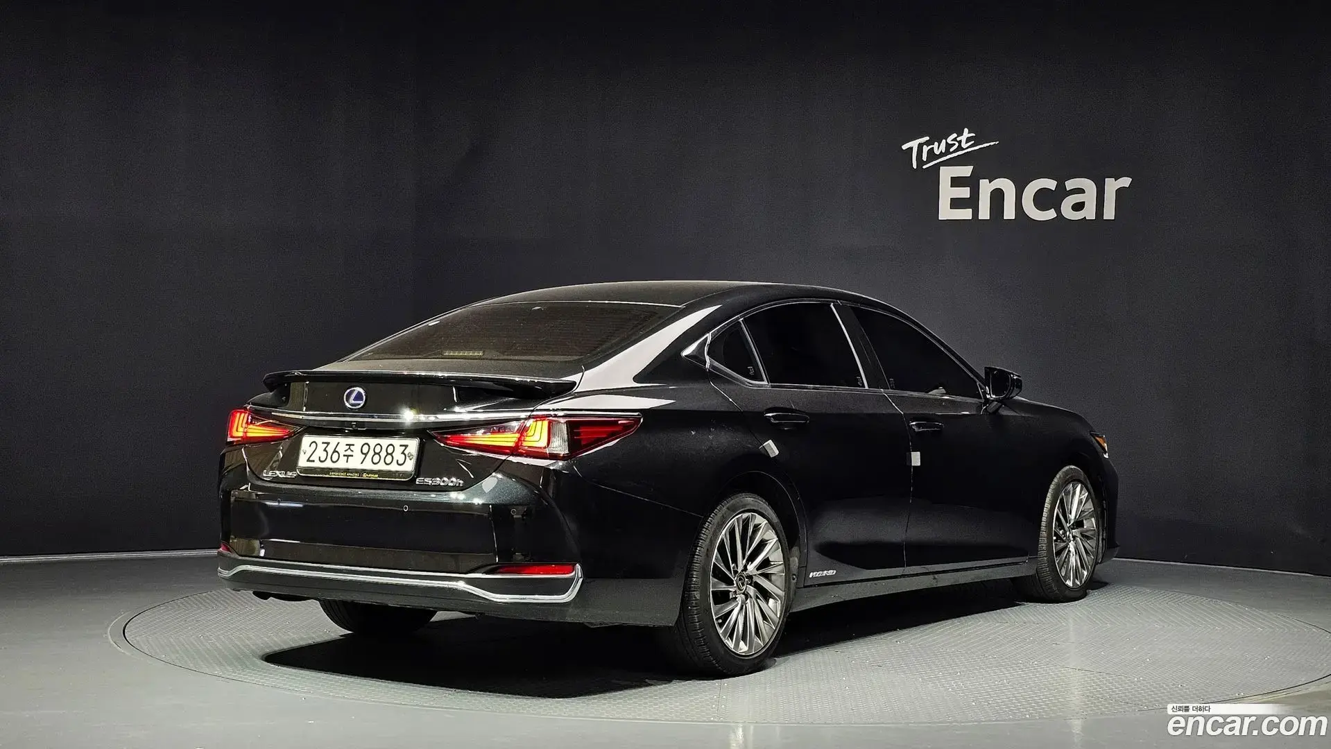 Main__Slider__Photo:ES Lexus 2020.9-1
