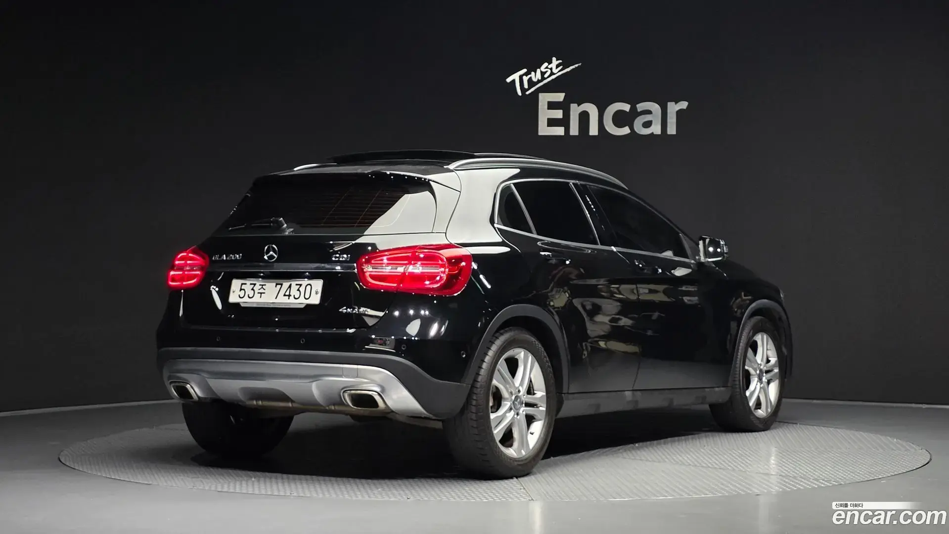 Main__Slider__Photo:GLA-Class Mercedes-Benz 2015.3-1
