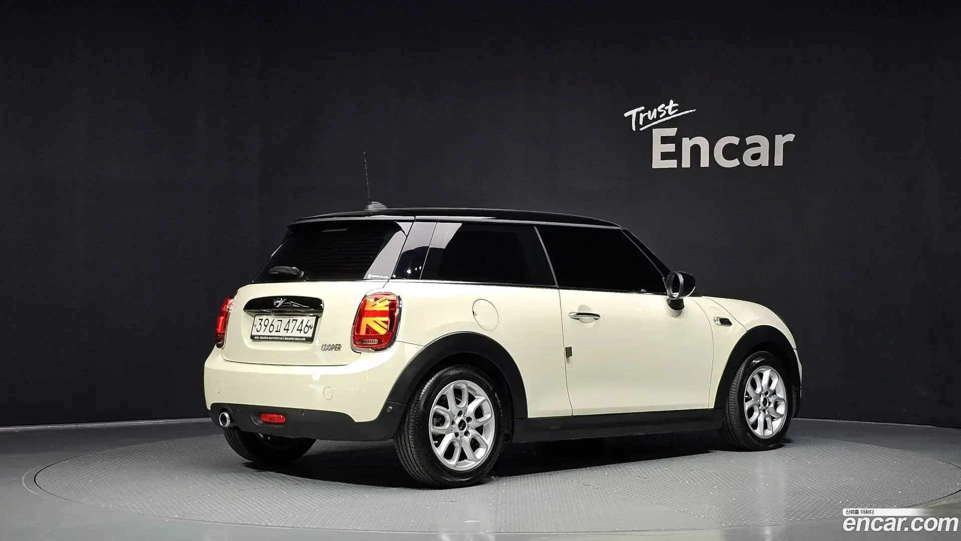 Main__Slider__Photo:Cooper Mini 2020.8-1