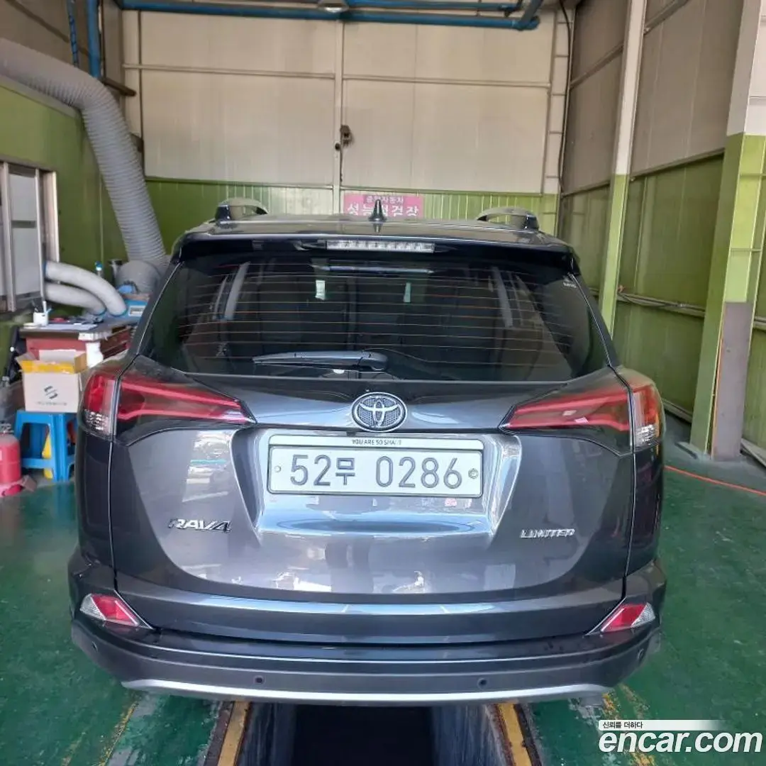 Main__Slider__Photo:RAV4 Toyota 2016.11-1