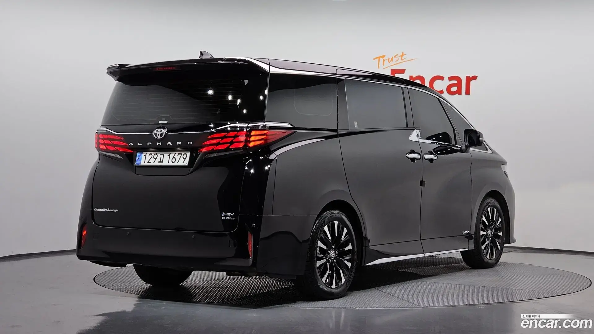 Main__Slider__Photo:Alphard Toyota 2023.8-1