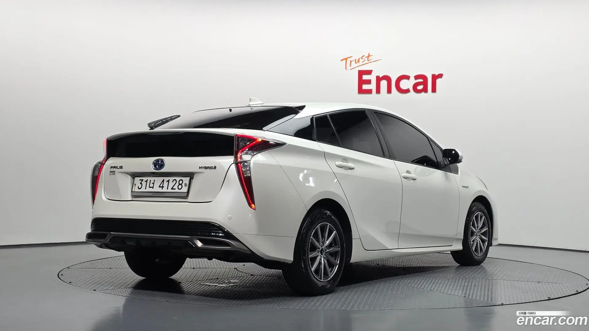 Main__Slider__Photo:Prius Toyota 2017.11-1