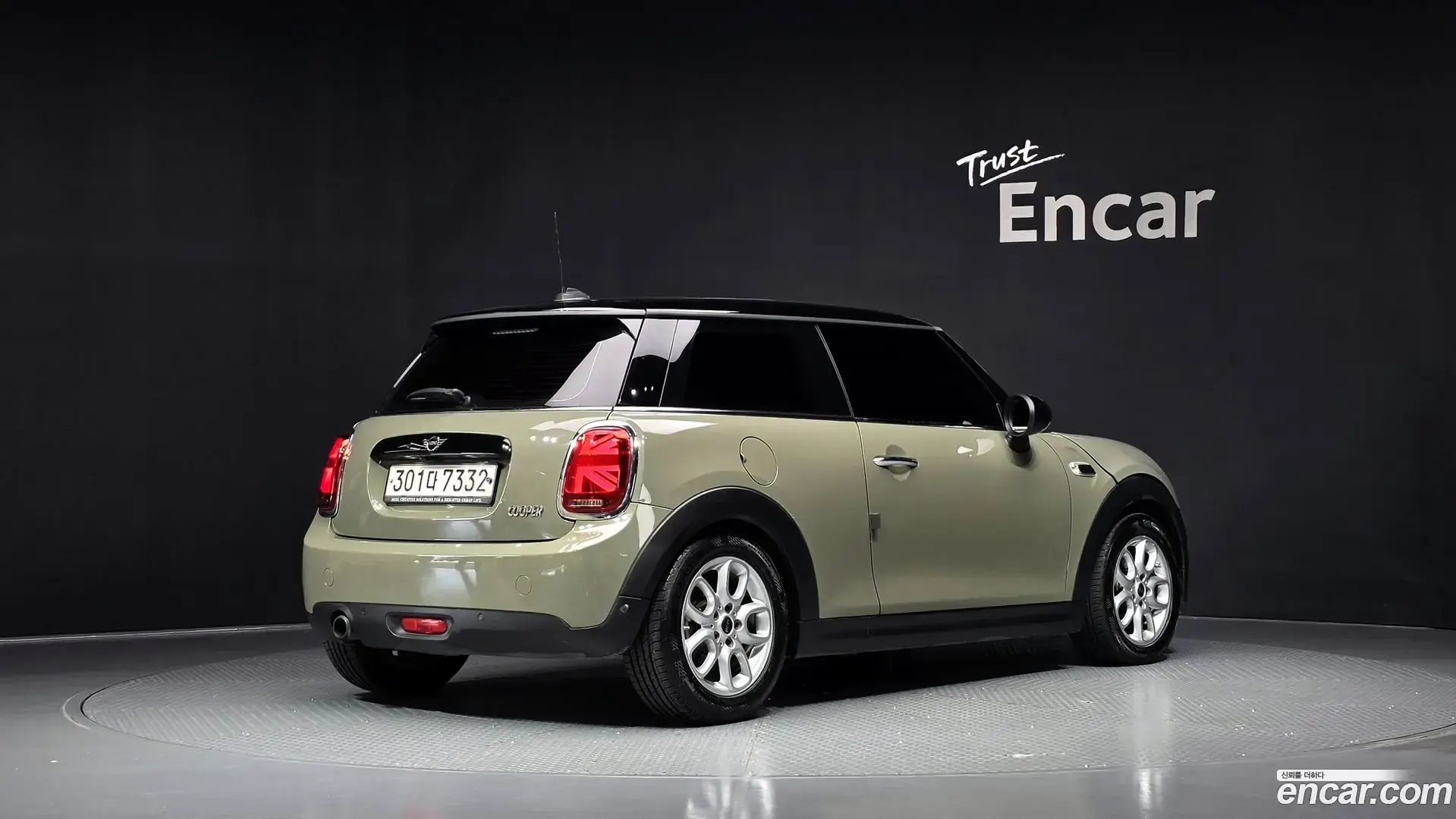 Main__Slider__Photo:Cooper Mini 2019.1-1