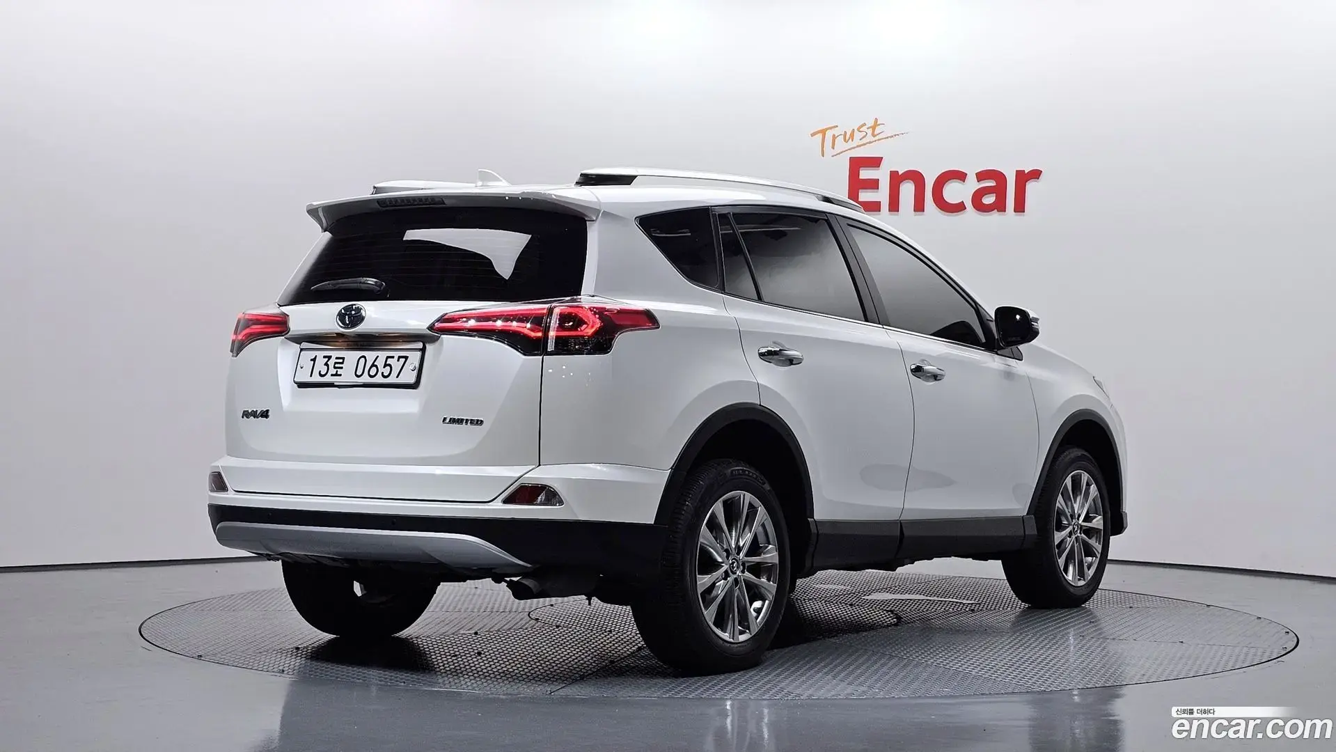 Main__Slider__Photo:RAV4 Toyota 2016.2-1