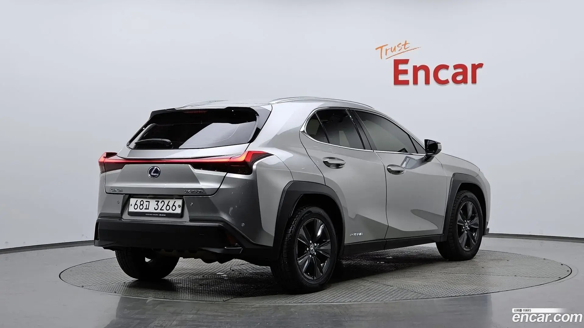 Main__Slider__Photo:UX Lexus 2019.4-1