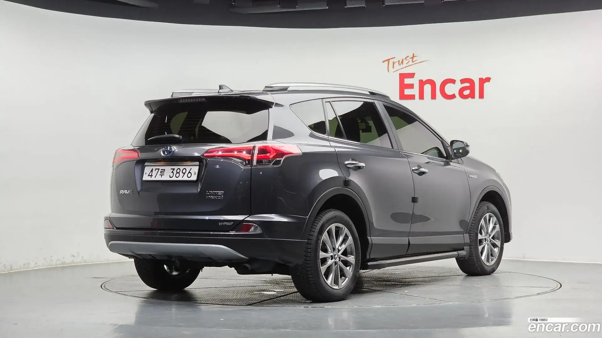 Main__Slider__Photo:RAV4 Toyota 2018.5-1