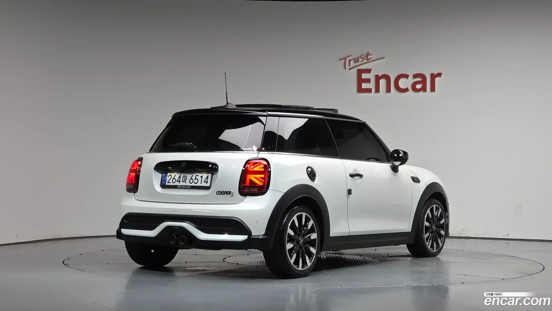 Main__Slider__Photo:Cooper Mini 2023.4-1
