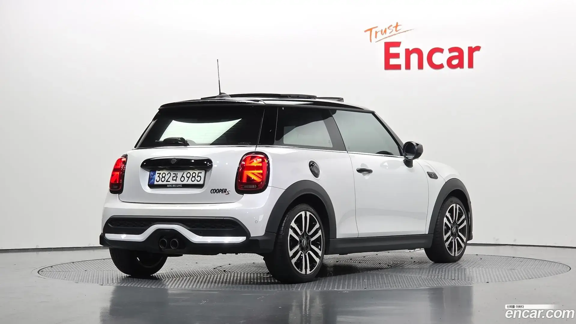 Main__Slider__Photo:Cooper Mini 2023.8-1