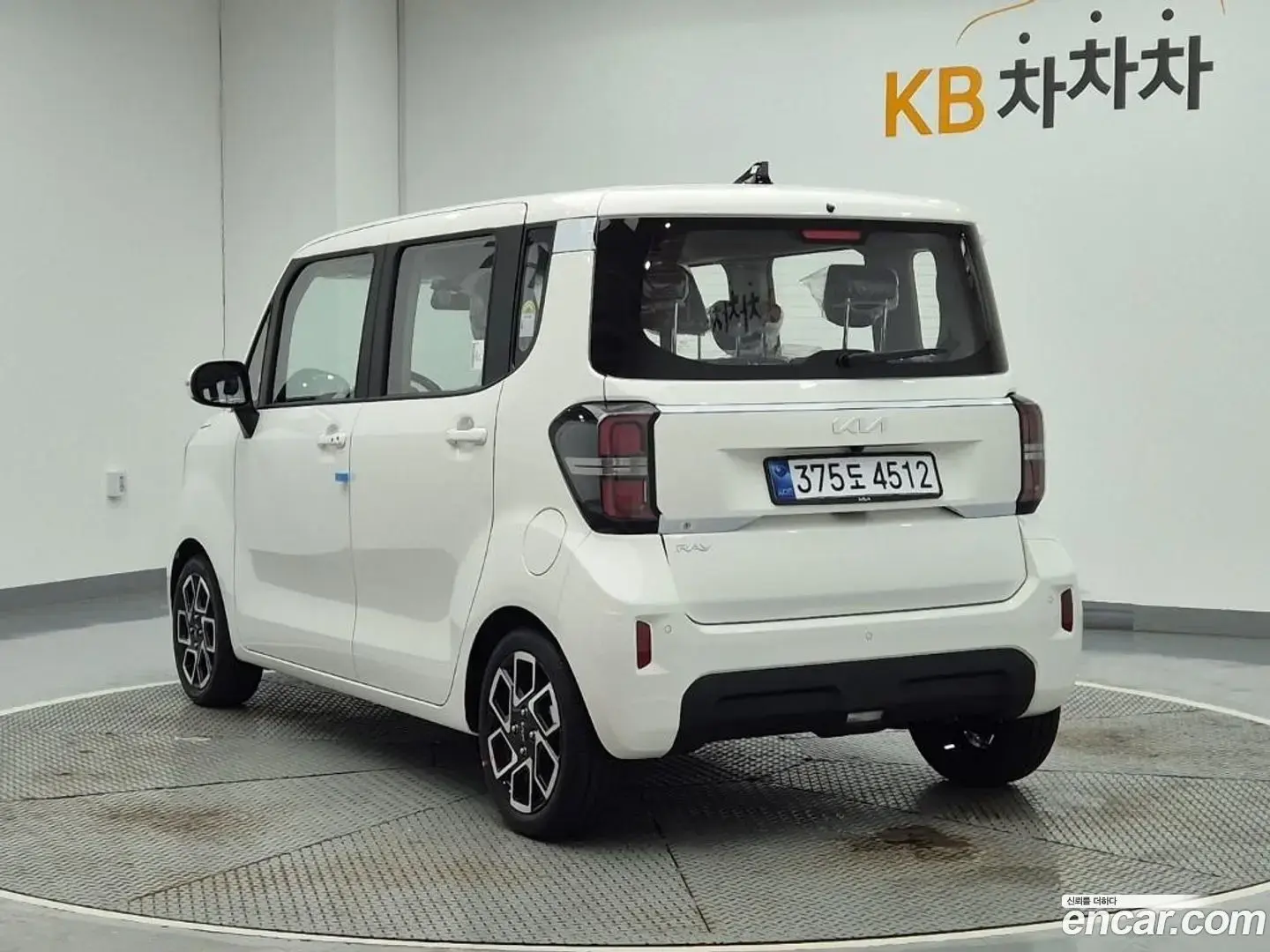 Main__Slider__Photo:RAY Kia 2026.8-1