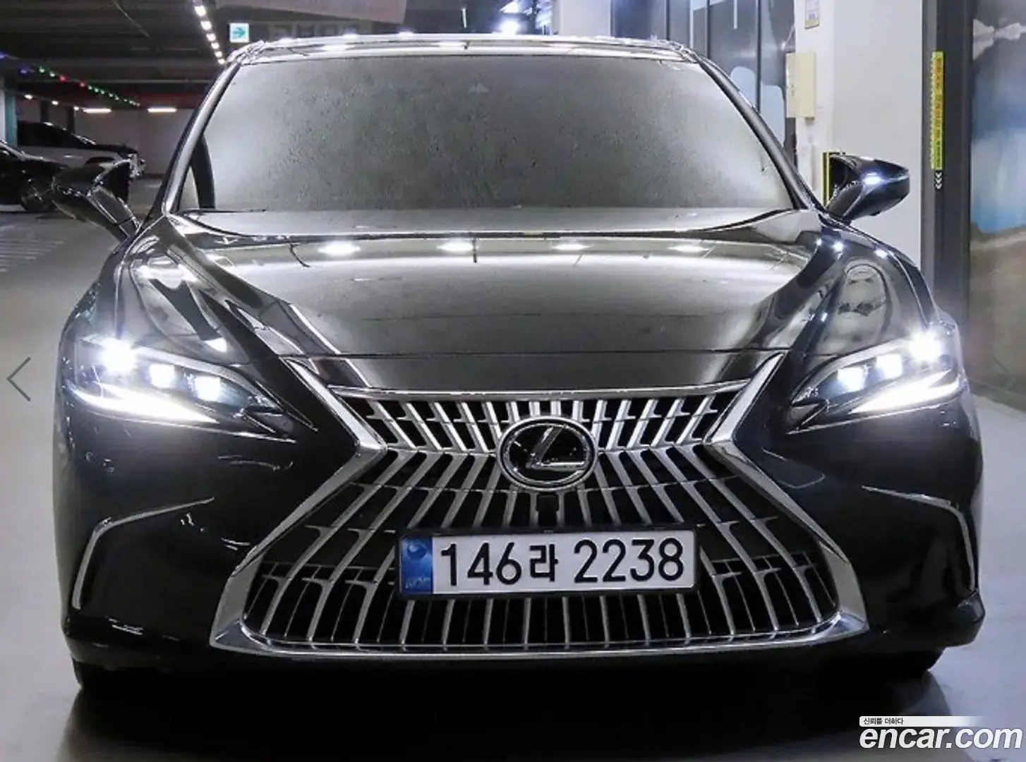 Main__Slider__Photo:ES Lexus 2025.9-1