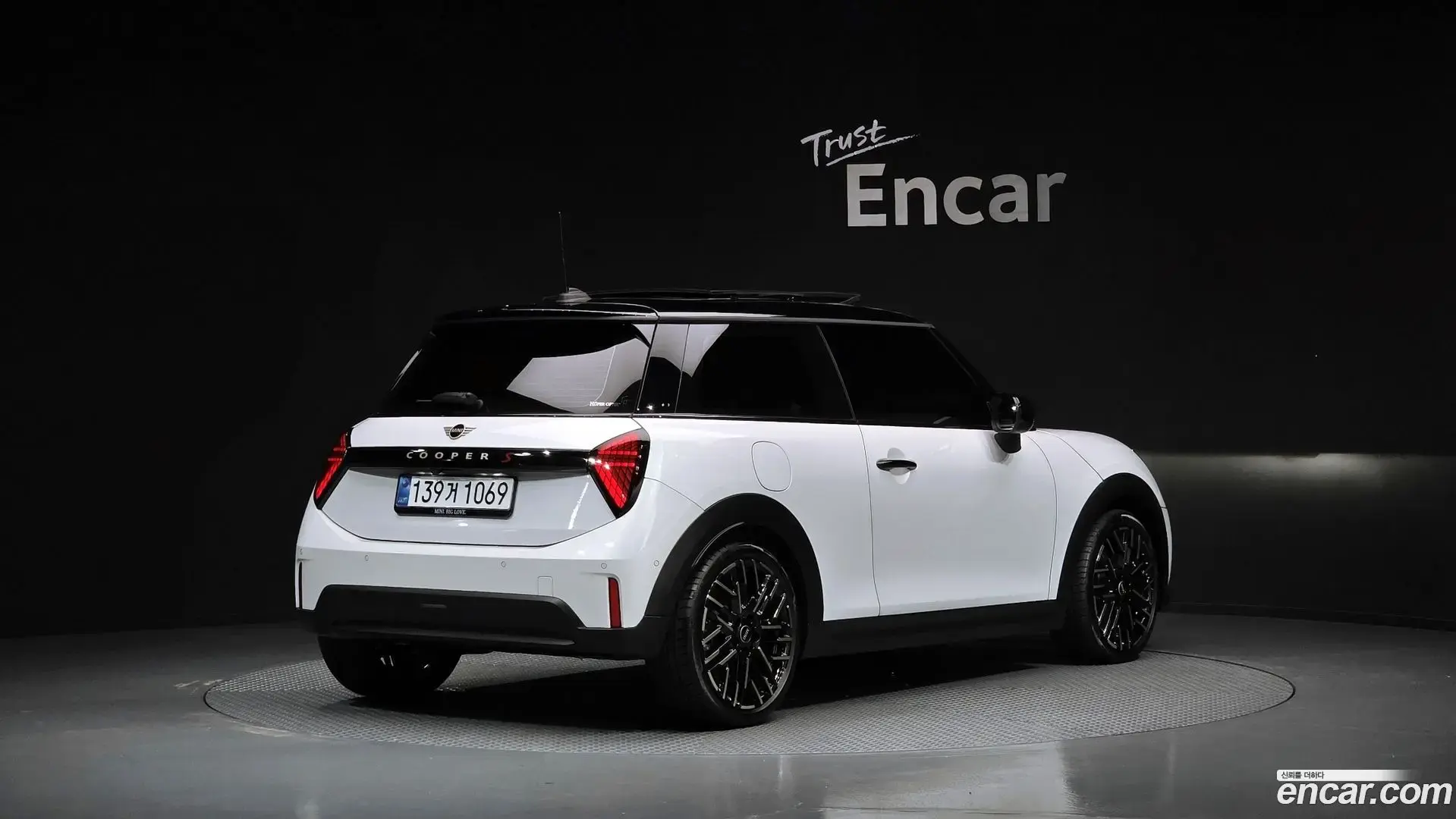 Main__Slider__Photo:Cooper Mini 2025.6-1