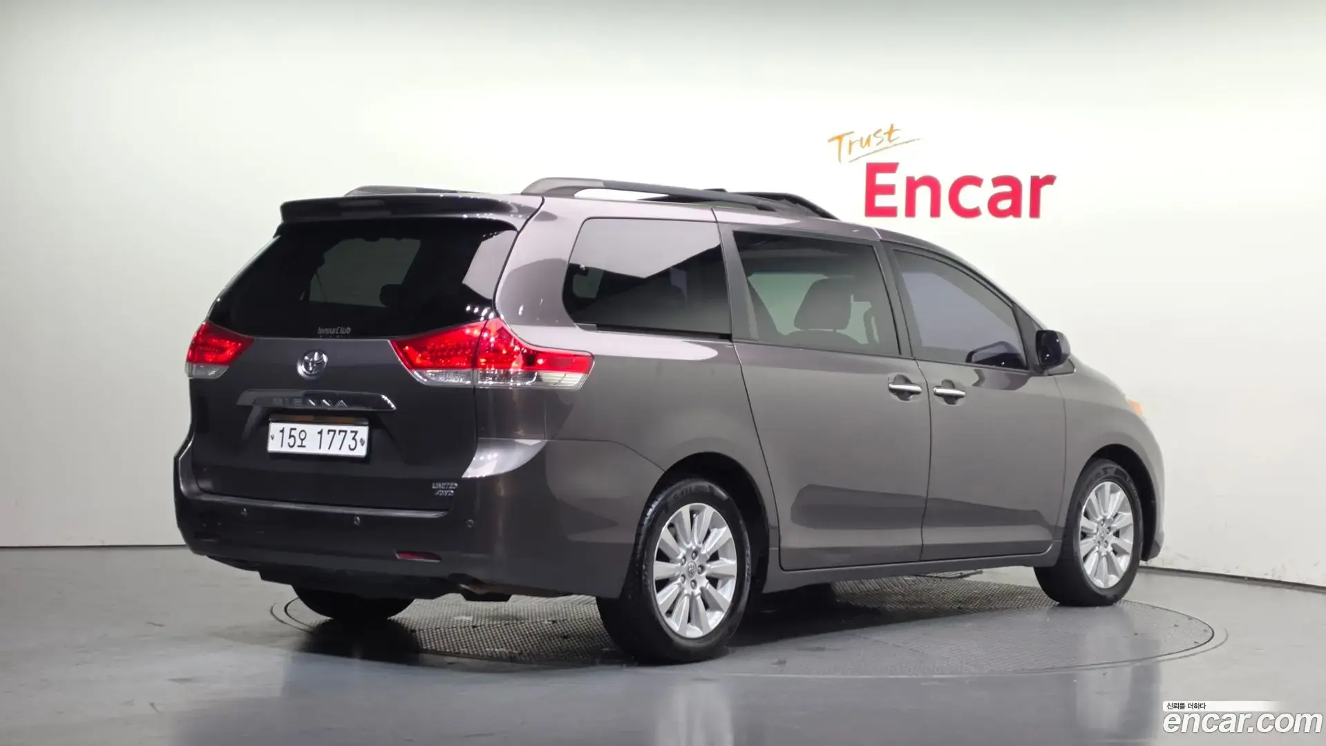 Main__Slider__Photo:Sienna Toyota 2014.4-1