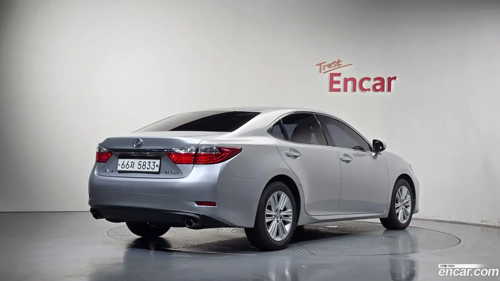 Main__Slider__Photo:ES Lexus 2014.2-1