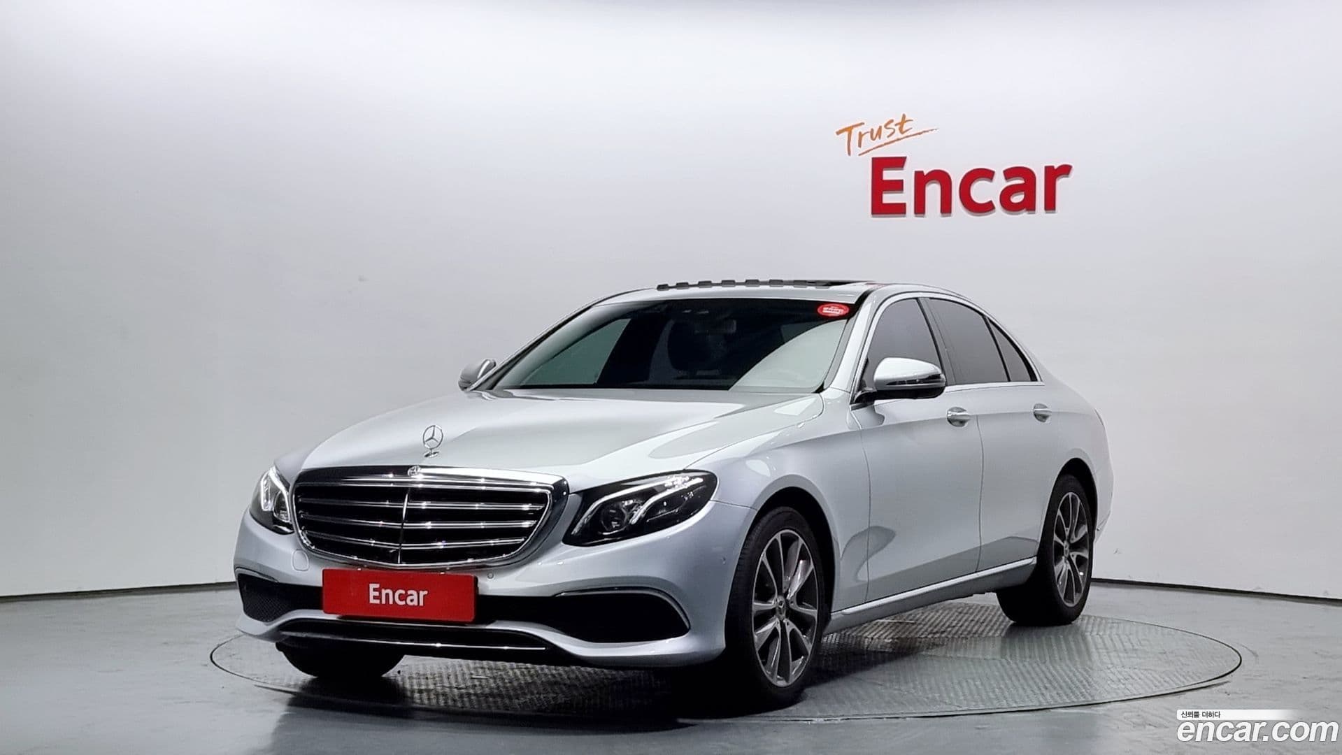 Main__Slider__Photo:E-Class Mercedes-Benz 2018.0-0