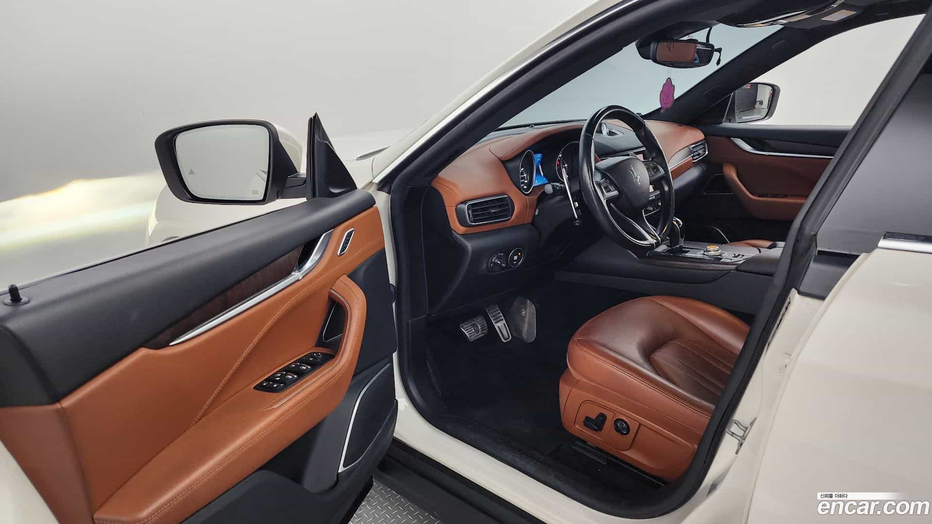 Levante Maserati 2018.2-INNER-010