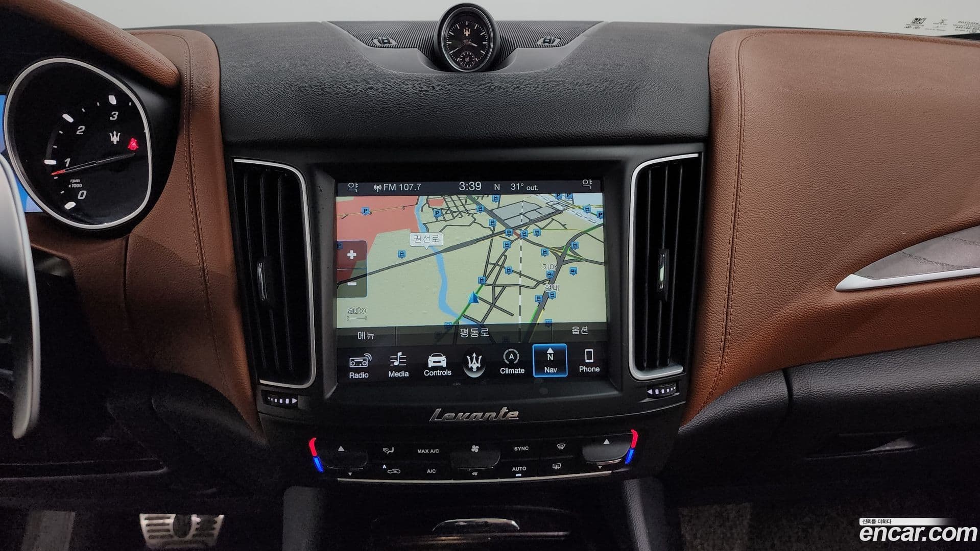 Main__Slider__Photo:Levante Maserati 2018.2-14