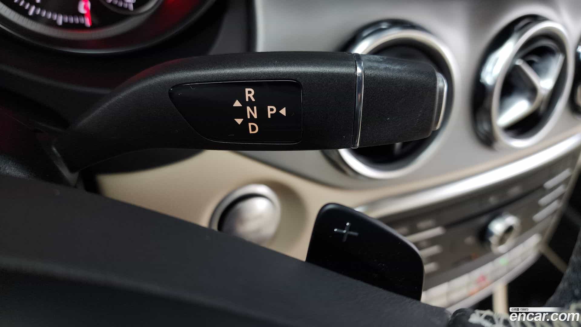 GLA-Class Mercedes-Benz 2019.6-INNER-009