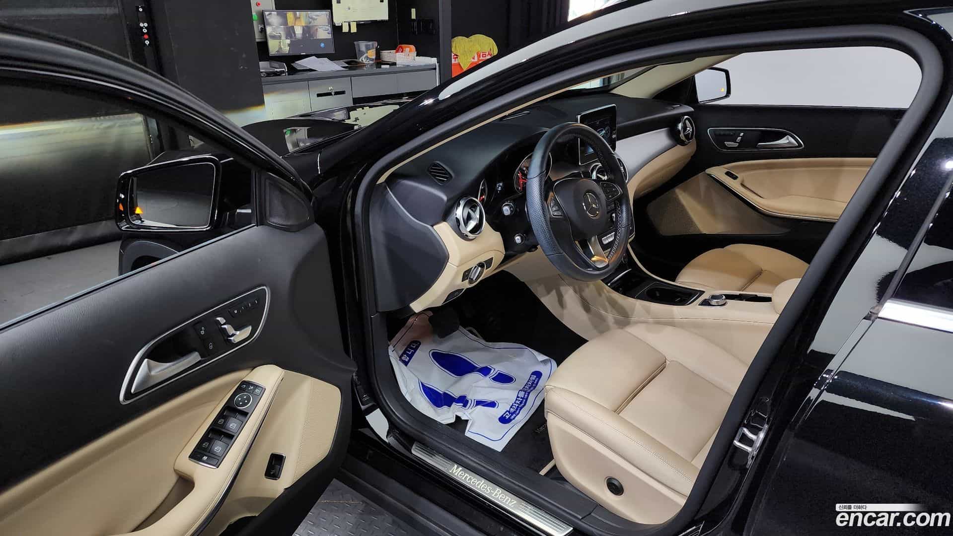 GLA-Class Mercedes-Benz 2019.6-INNER-010