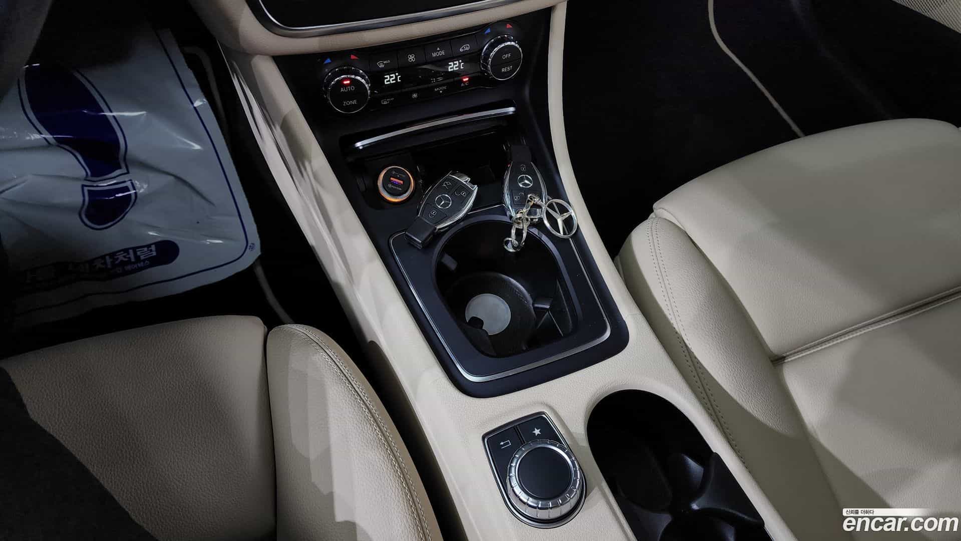 GLA-Class Mercedes-Benz 2019.6-OPTION-020