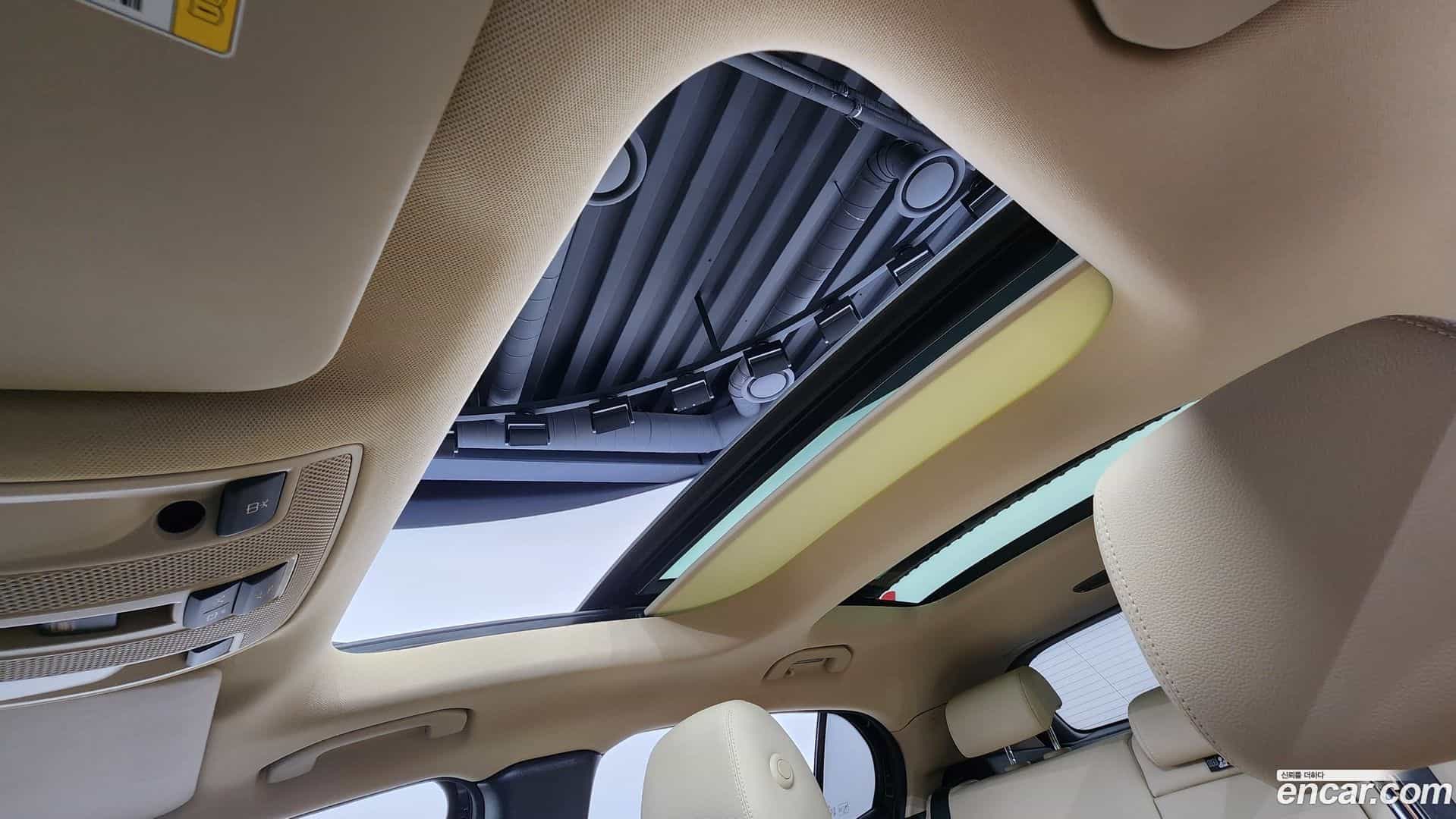 GLA-Class Mercedes-Benz 2019.6-OPTION-023