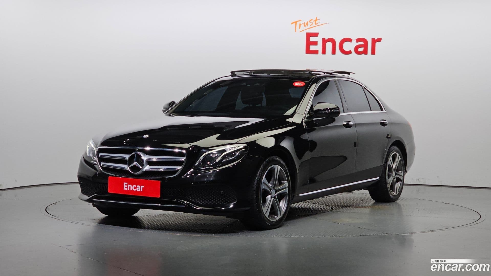 Main__Slider__Photo:E-Class Mercedes-Benz 2017.2-0