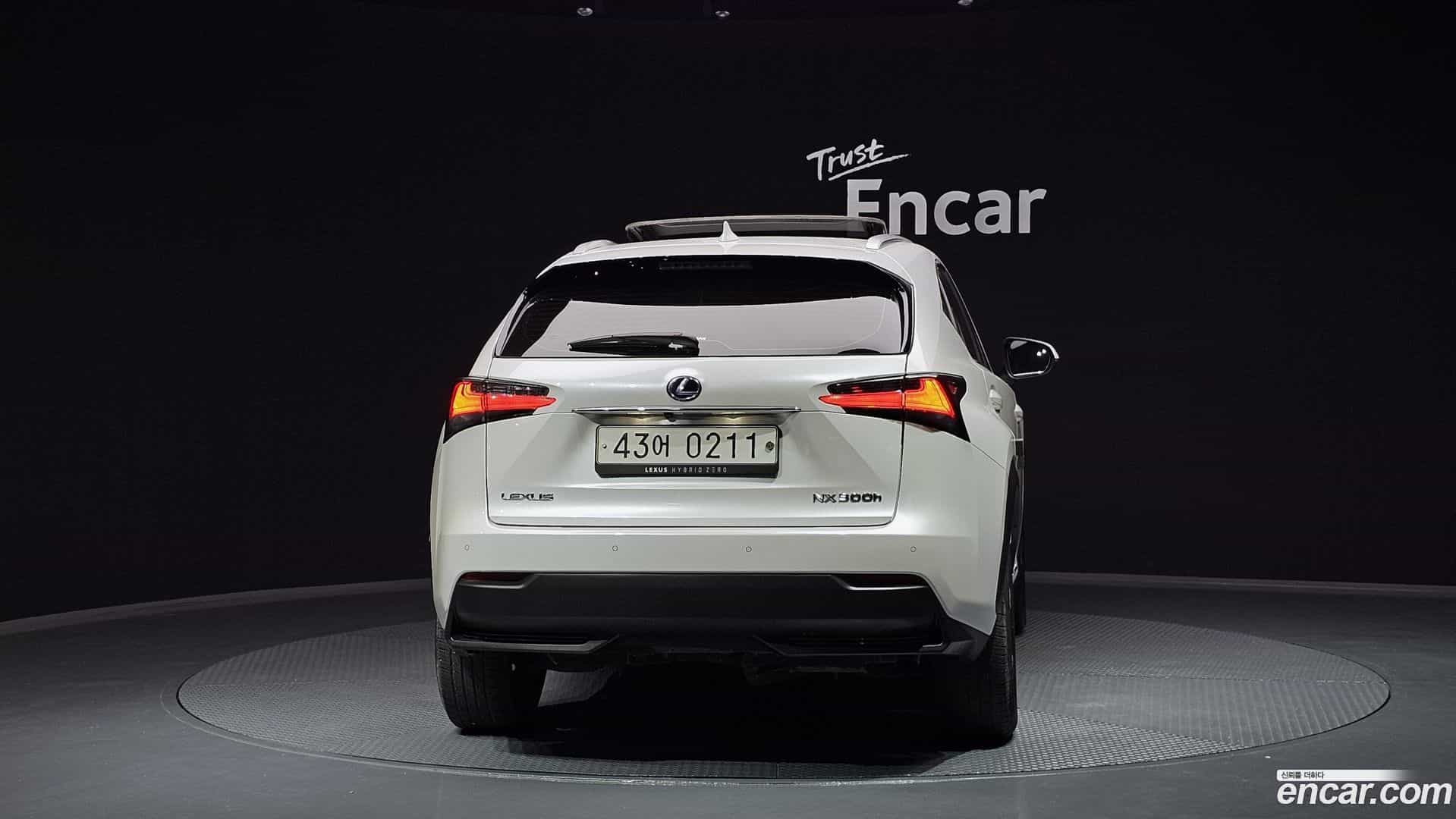 NX Lexus 2016.10-OUTER-004