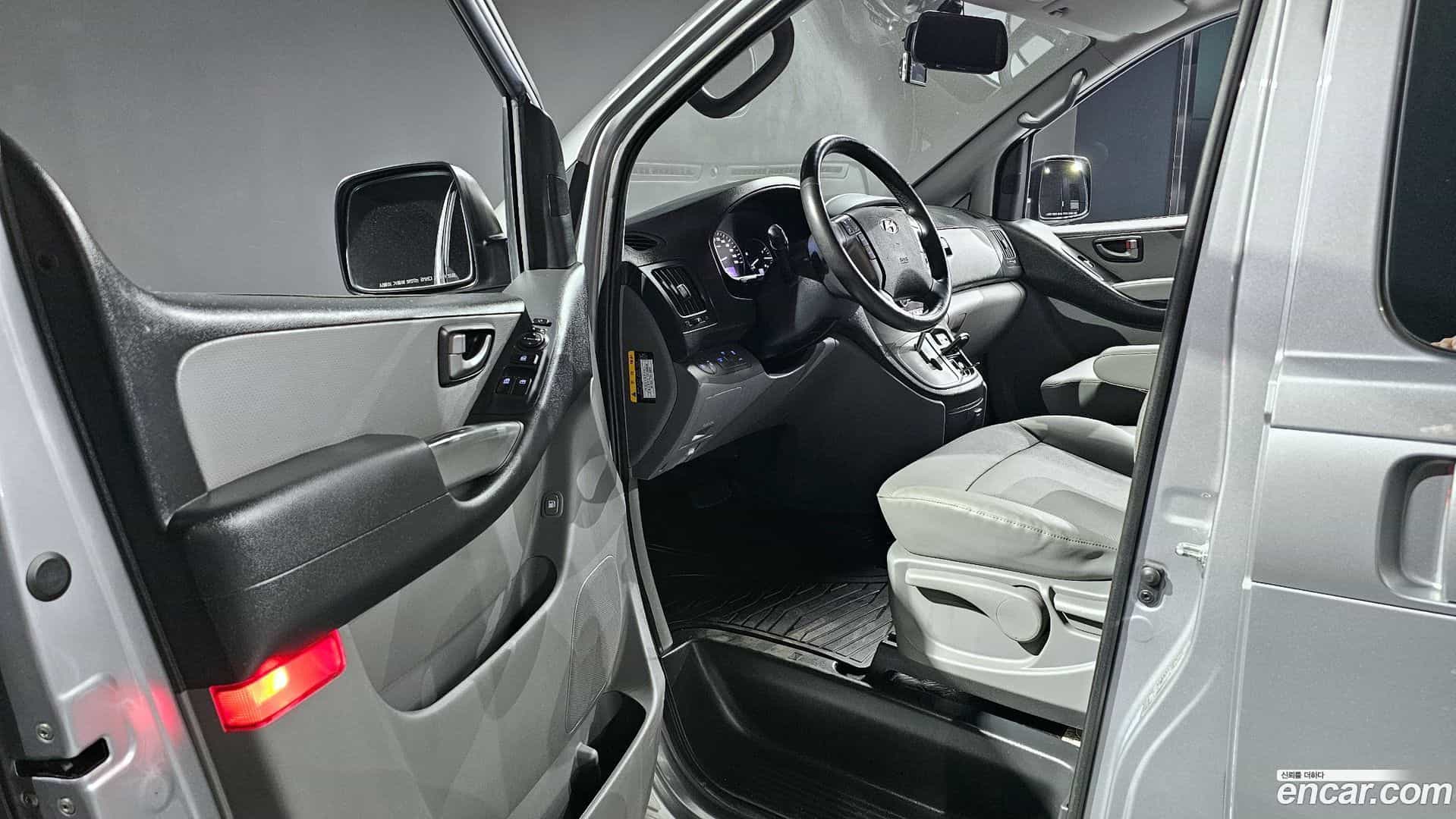 Starex Hyundai 2019.2-INNER-010
