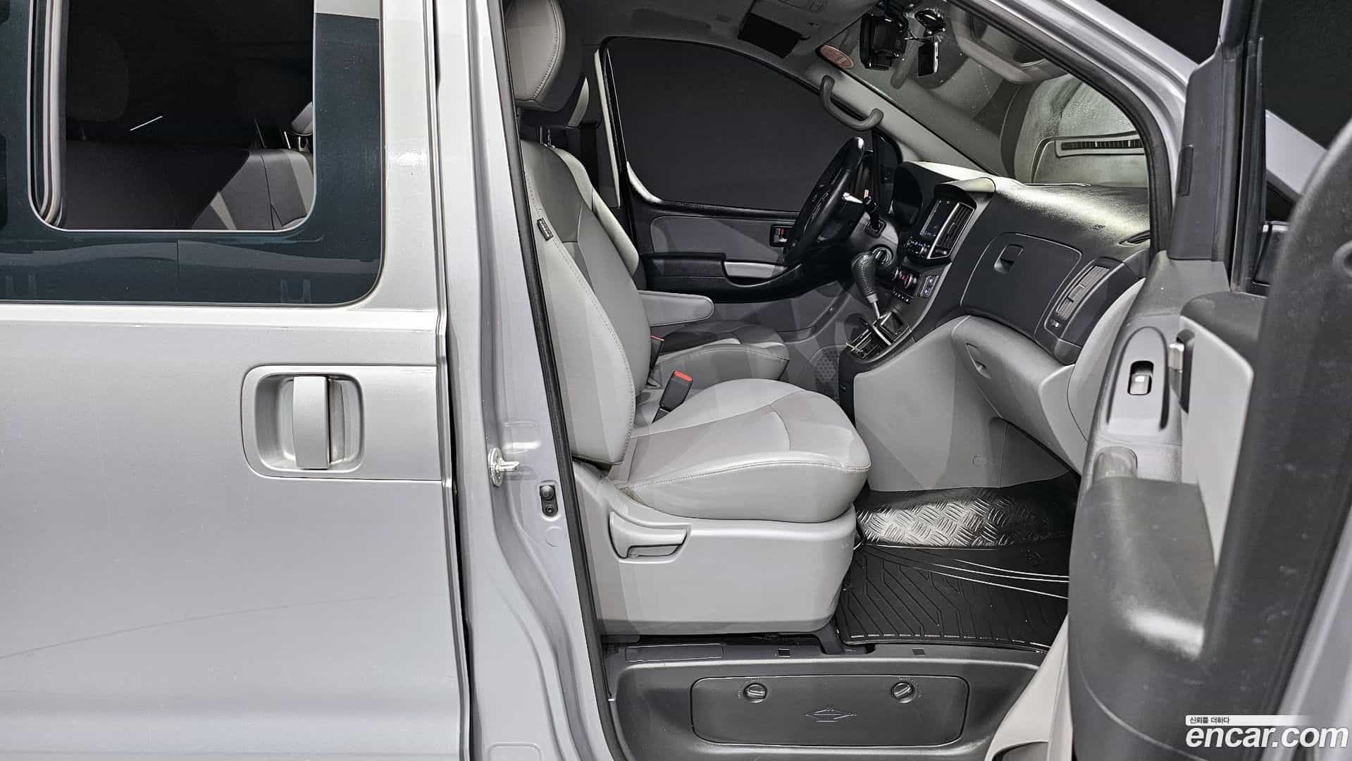 Starex Hyundai 2019.2-OPTION-015