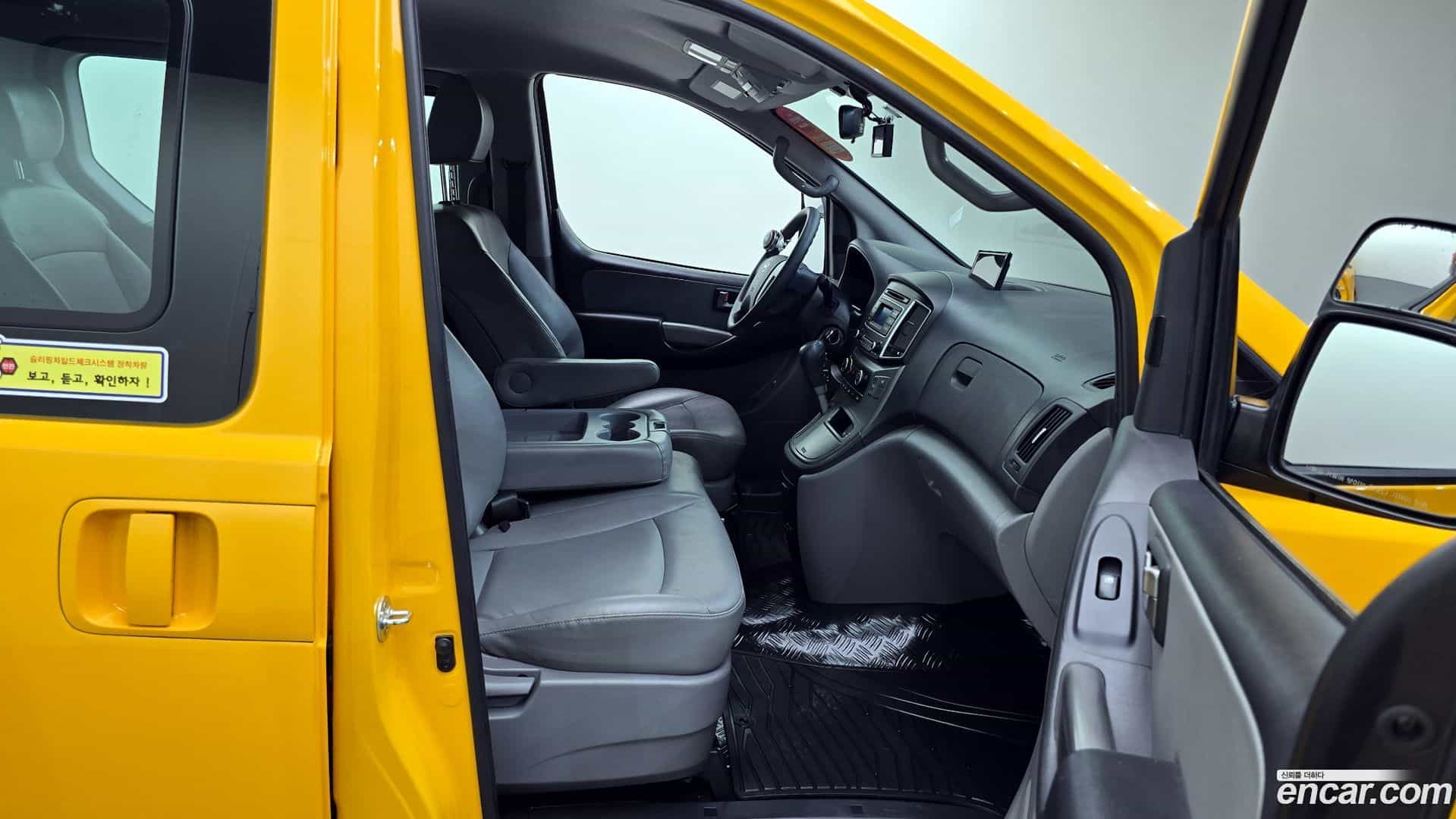 Starex Hyundai 2019.1-INNER-010