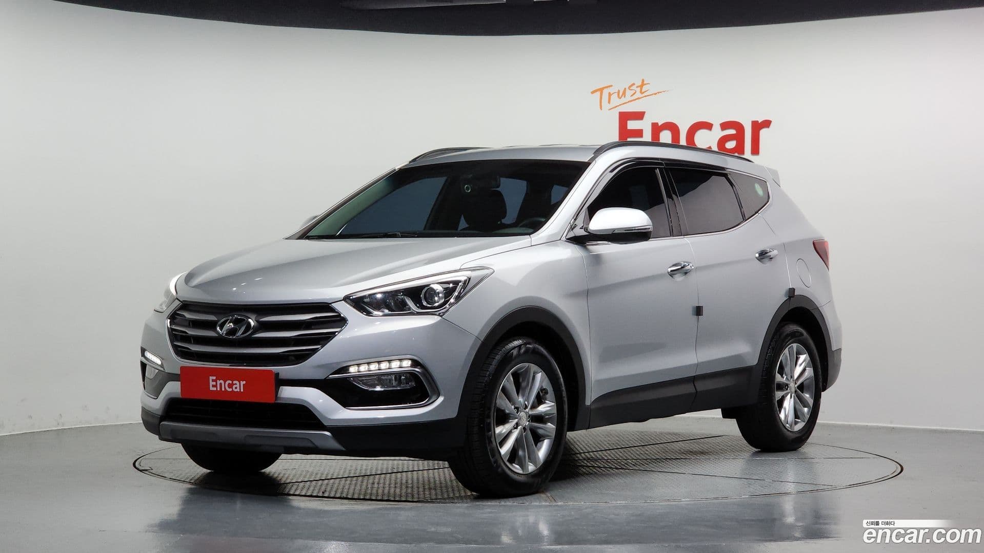 Main__Slider__Photo:Santafe Hyundai 2016.11-0