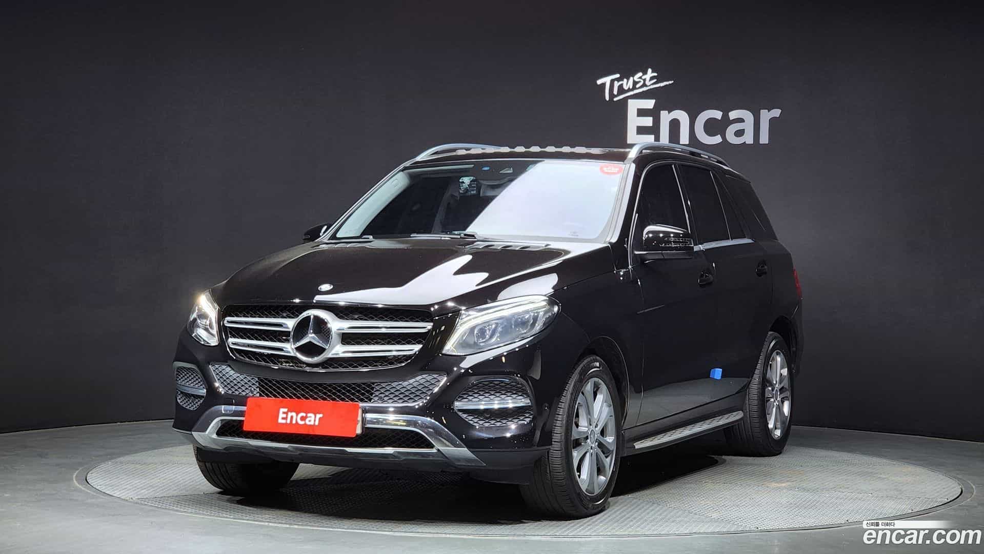 GLE-Class Mercedes-Benz 2016.6-OUTER-001