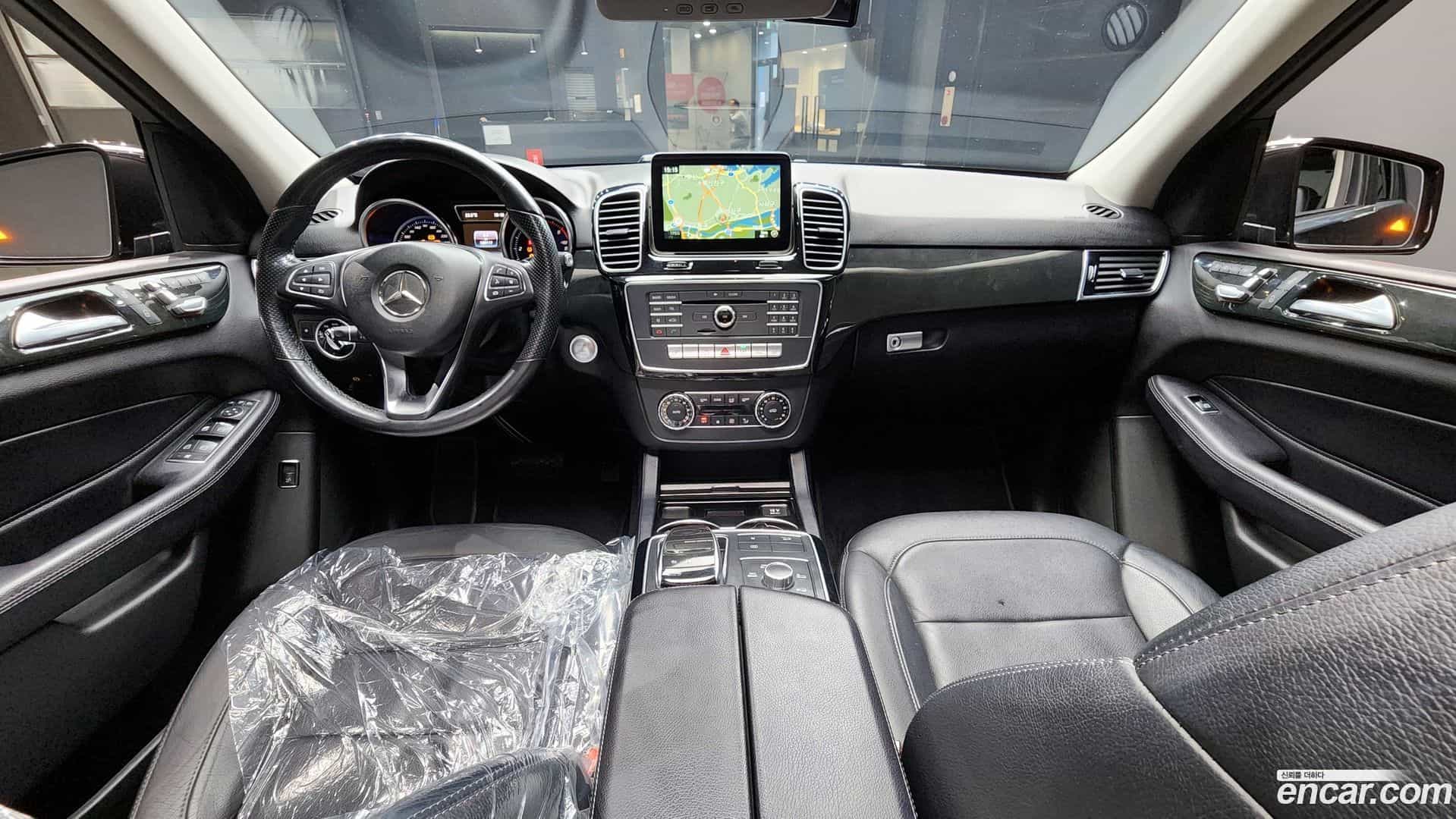 GLE-Class Mercedes-Benz 2016.6-INNER-007