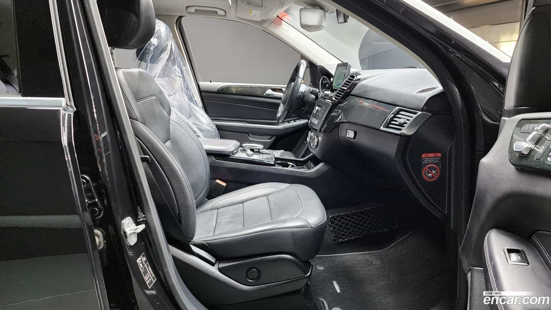 GLE-Class Mercedes-Benz 2016.6-INNER-010