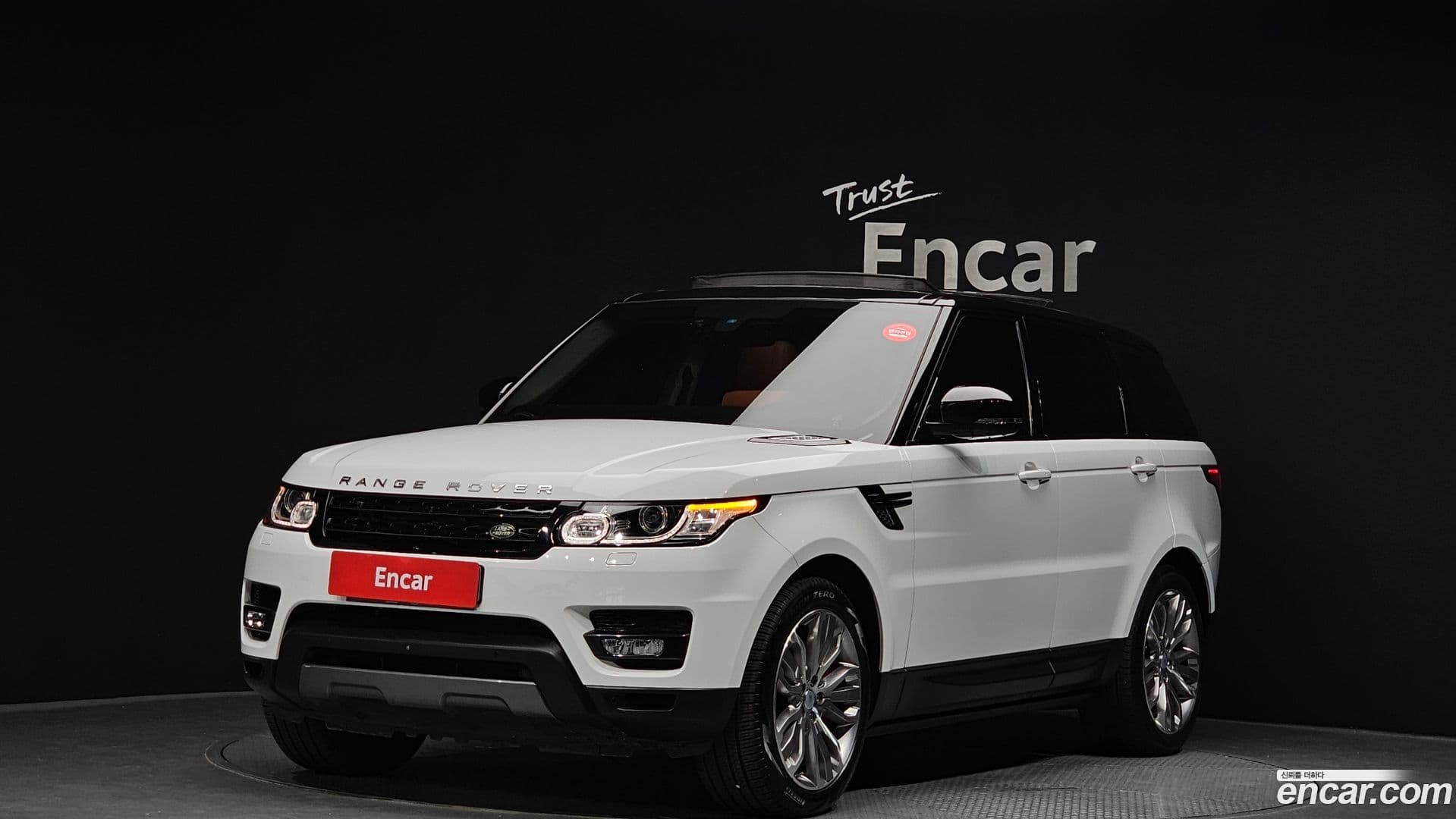 Main__Slider__Photo:Range Rover Sport Land Rover 2016.5-0