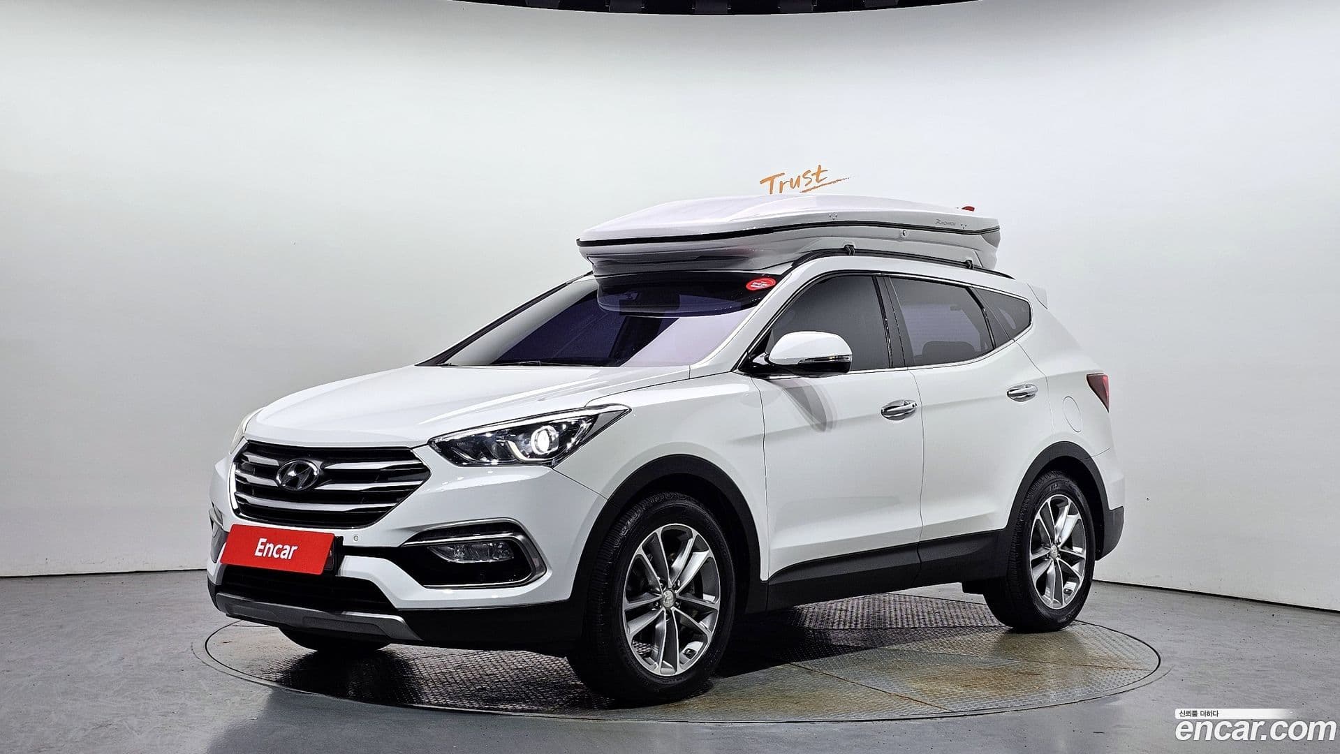 Main__Slider__Photo:Santafe Hyundai 2016.0-0