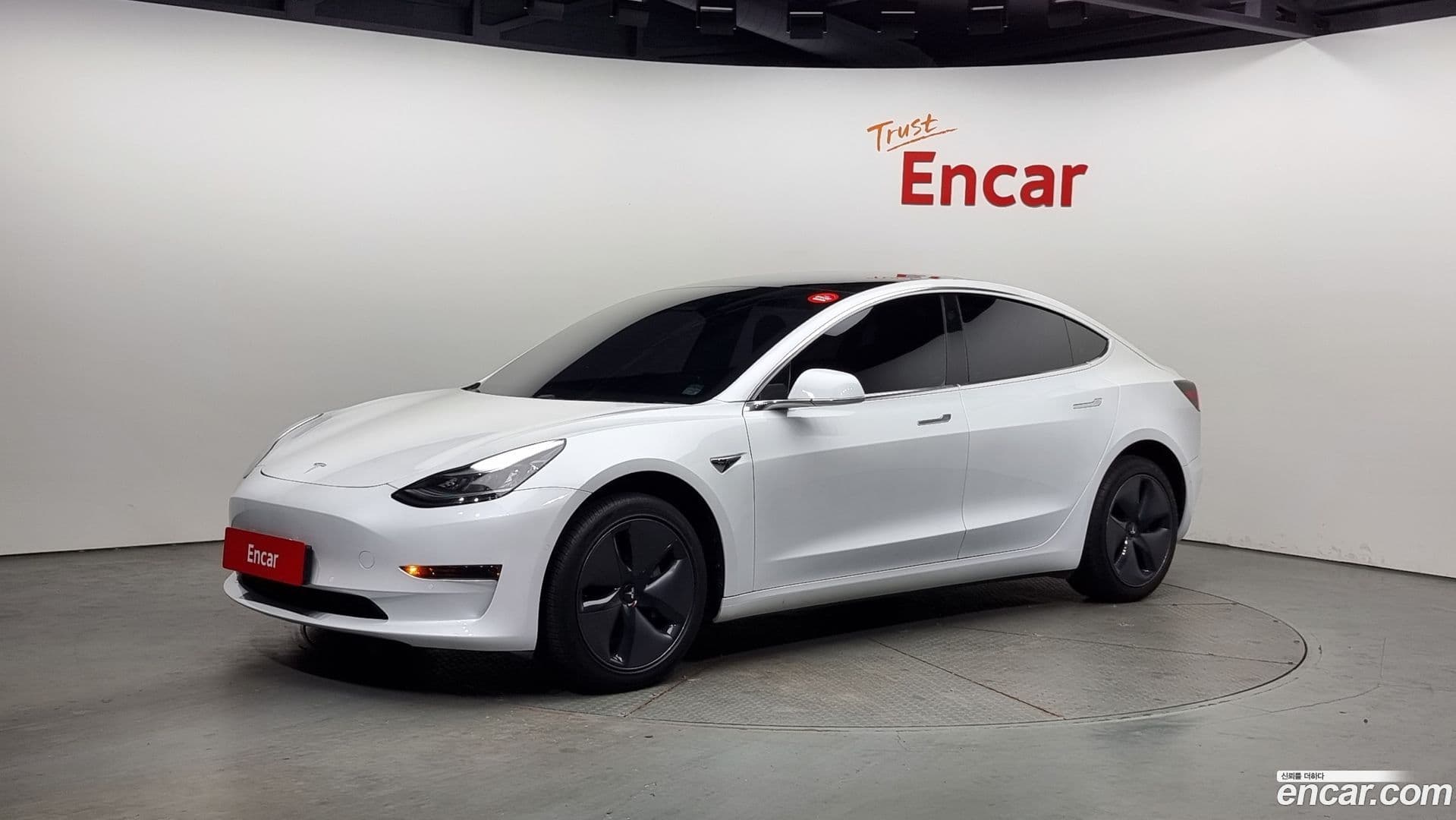 Main__Slider__Photo:Model 3 Tesla 2020.5-0