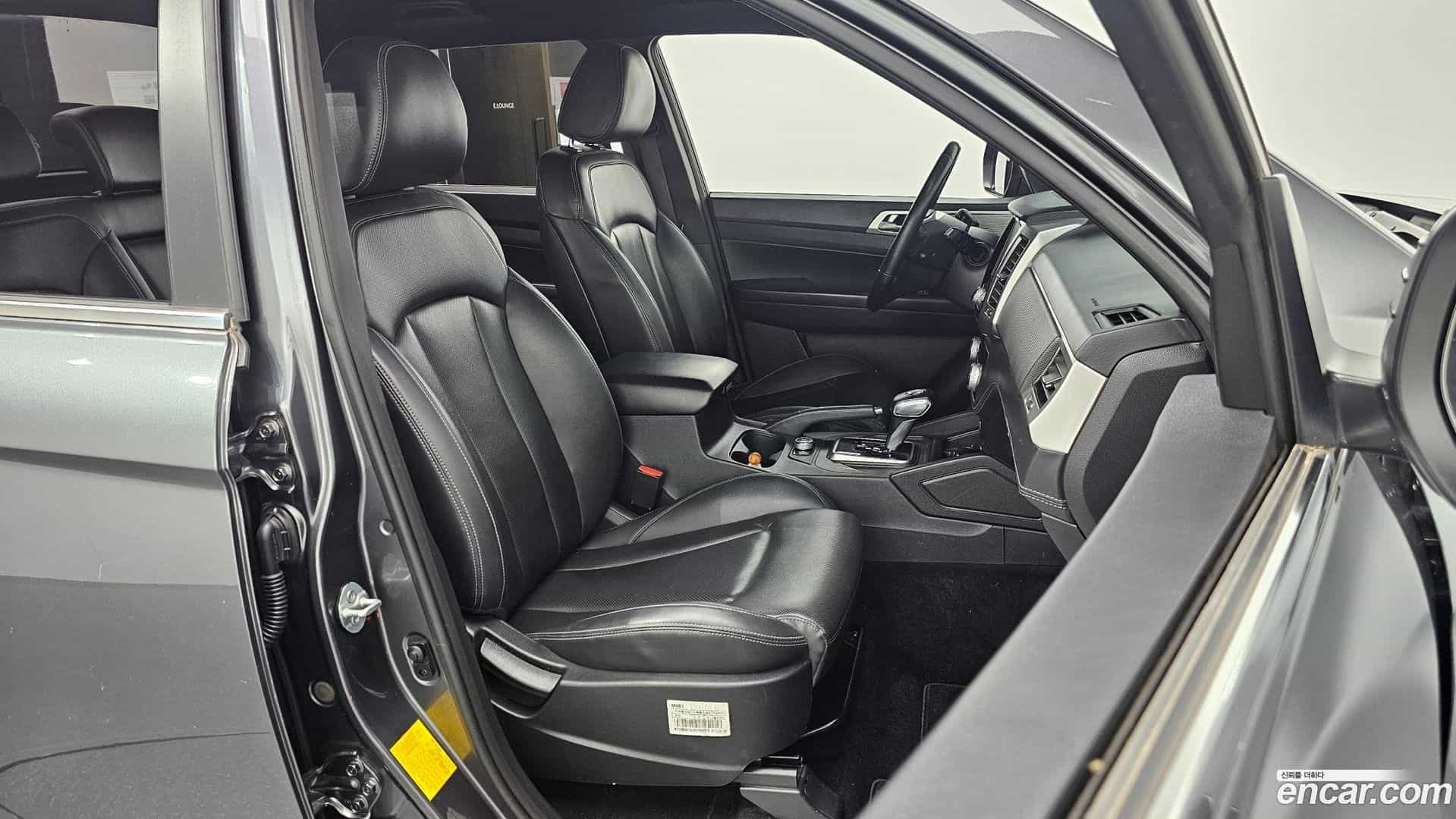 Rexton KG Mobility 2019.0-INNER-010