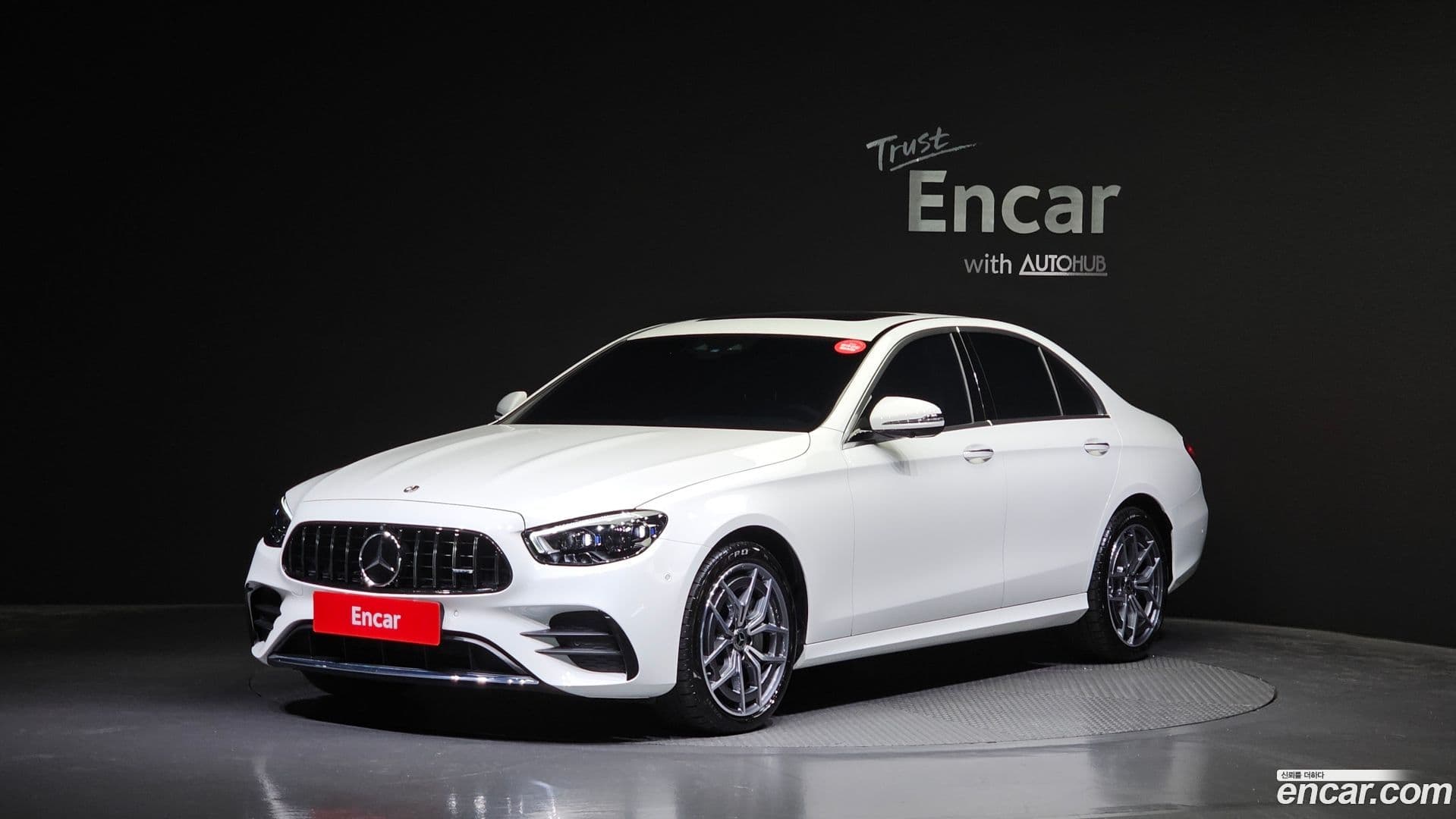 Main__Slider__Photo:E-Class Mercedes-Benz 2023.5-0
