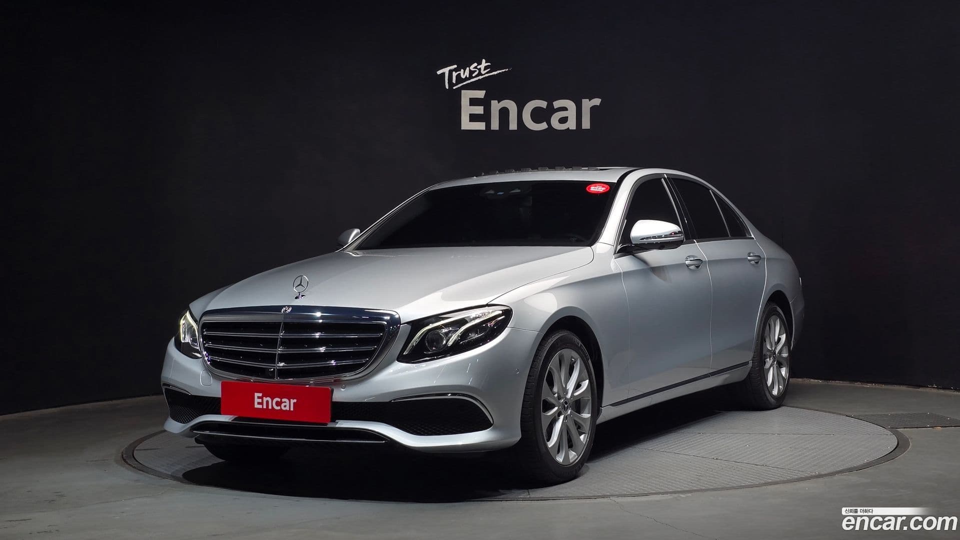 Main__Slider__Photo:E-Class Mercedes-Benz 2018.11-0