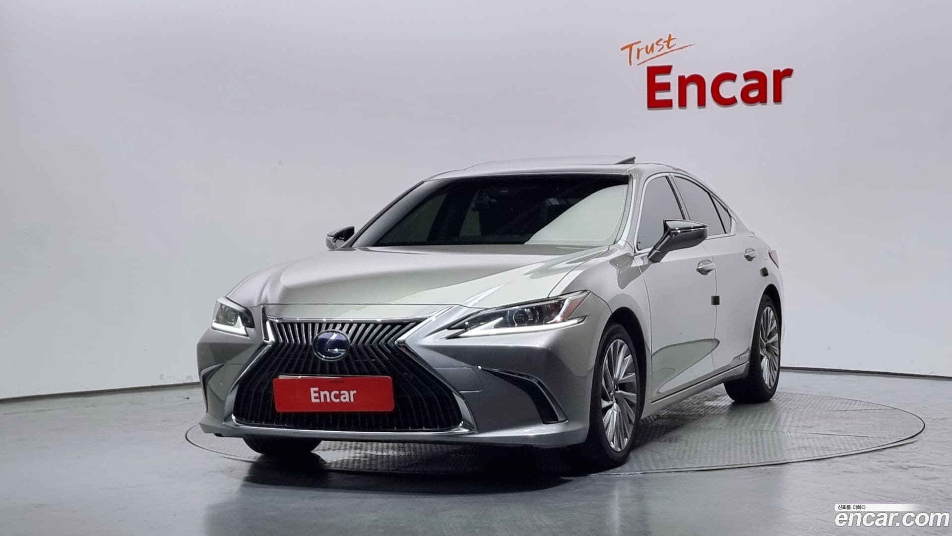 Main__Slider__Photo:ES Lexus 2018.9-0