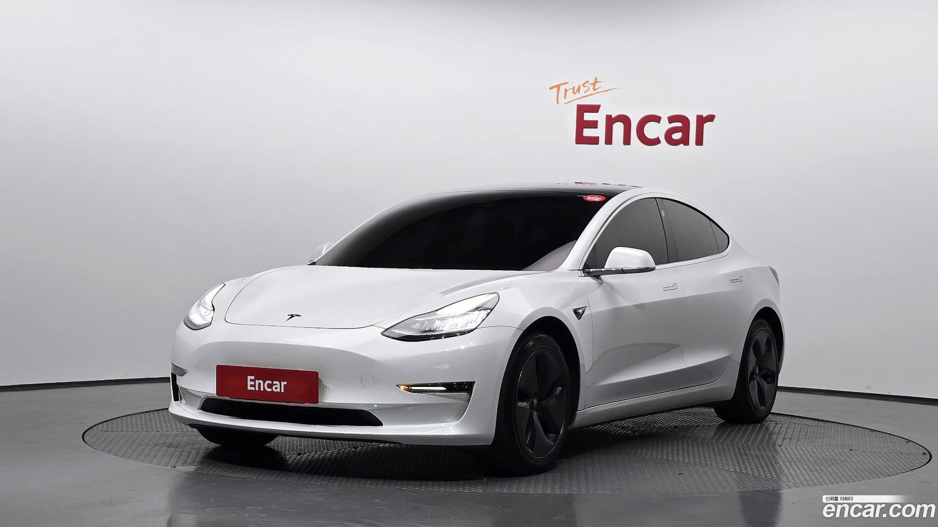 Main__Slider__Photo:Model 3 Tesla 2020.7-0
