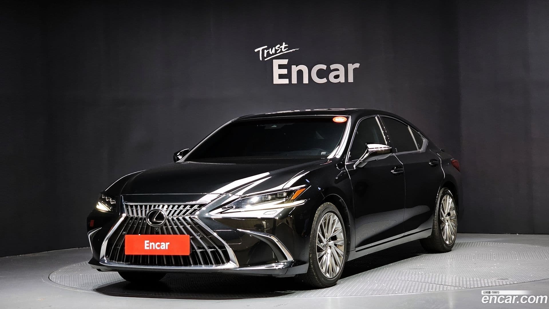 Main__Slider__Photo:ES Lexus 2023.6-0